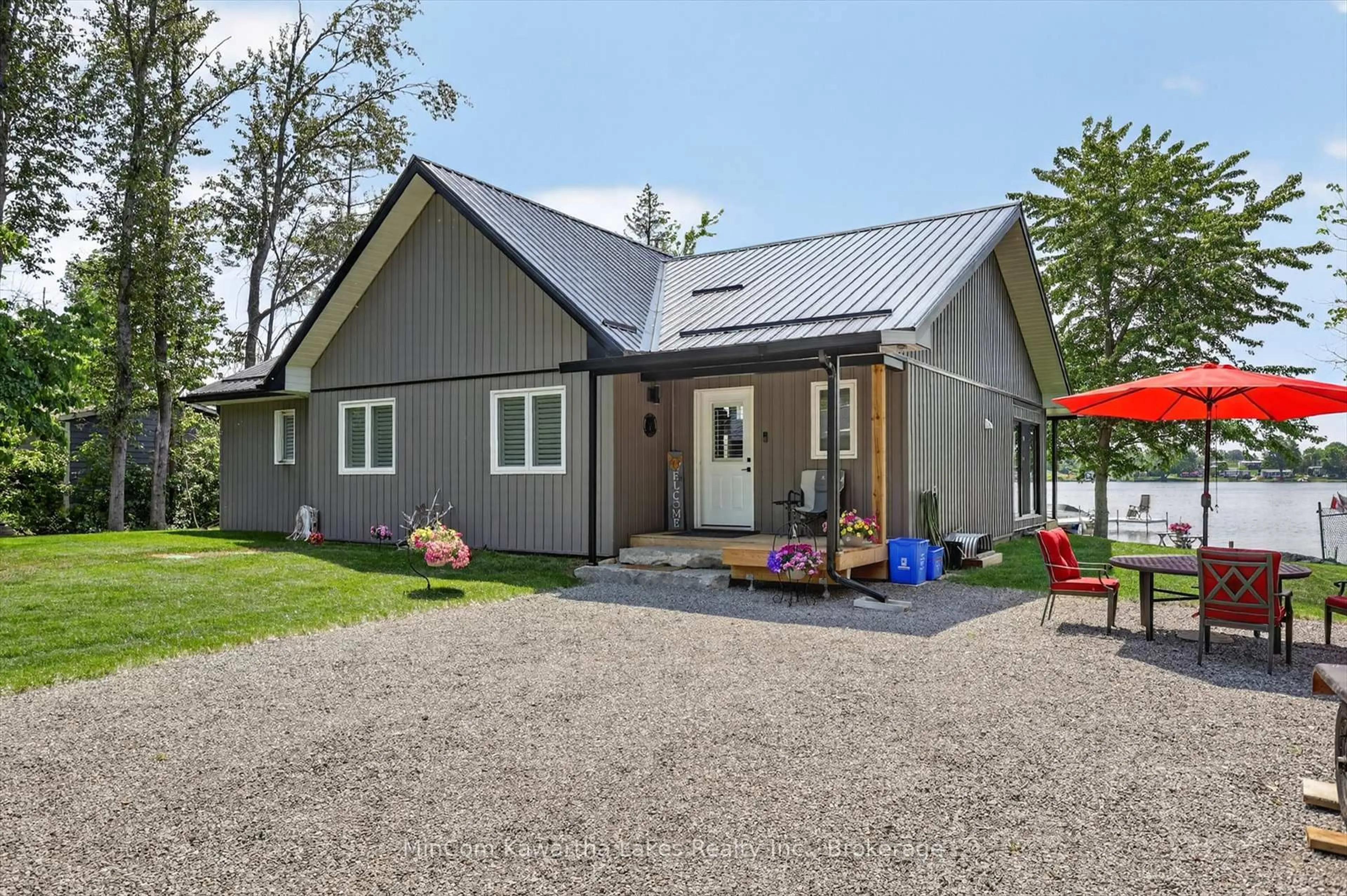 Home with vinyl exterior material, unknown for 6 Dagwaagi Lane, Curve Lake First Nation 35 Ontario K0L 1R0