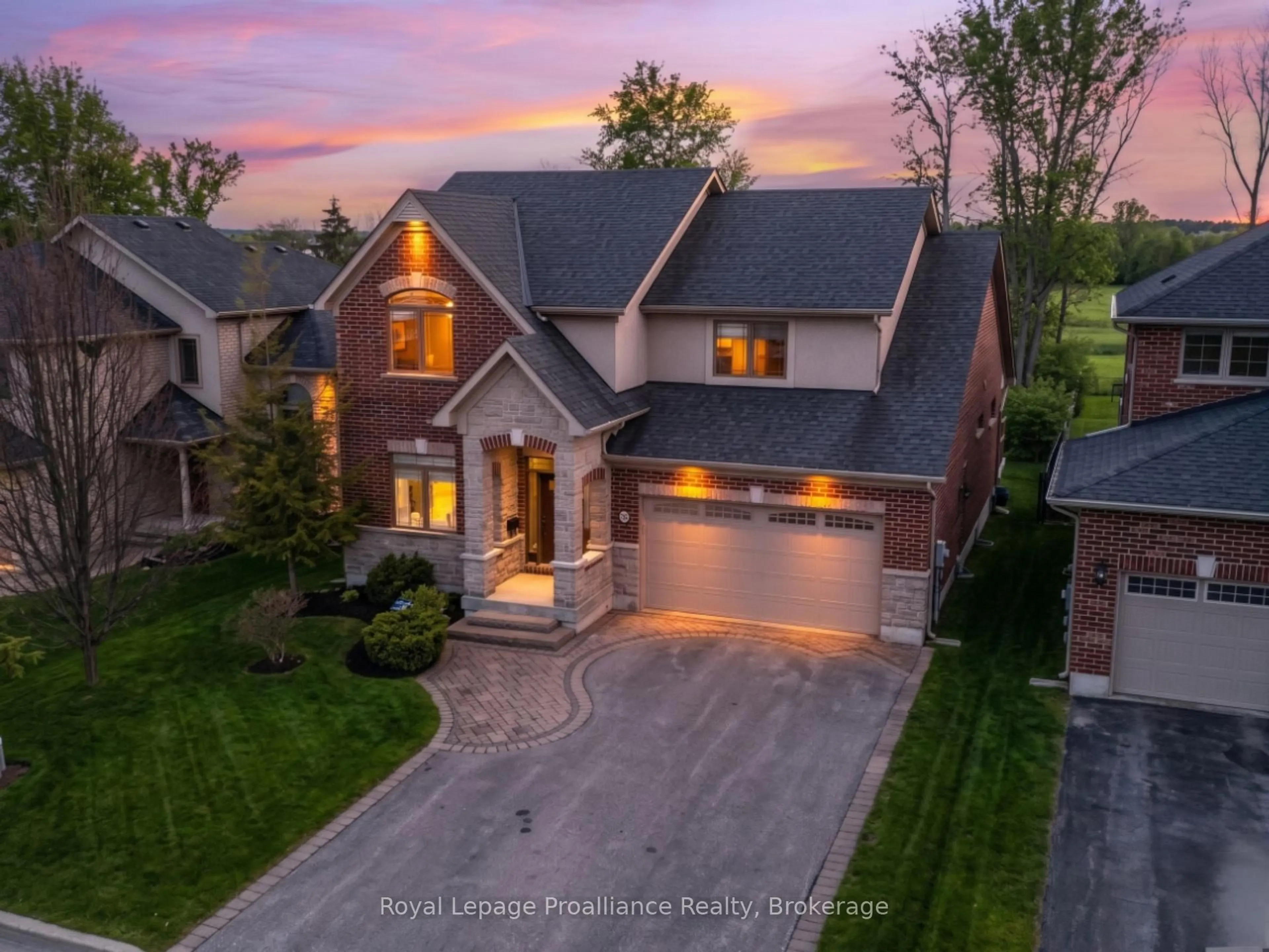 A pic from outside/outdoor area/front of a property/back of a property/a pic from drone, street for 240 Avondale Rd, Belleville Ontario K8P 0B6