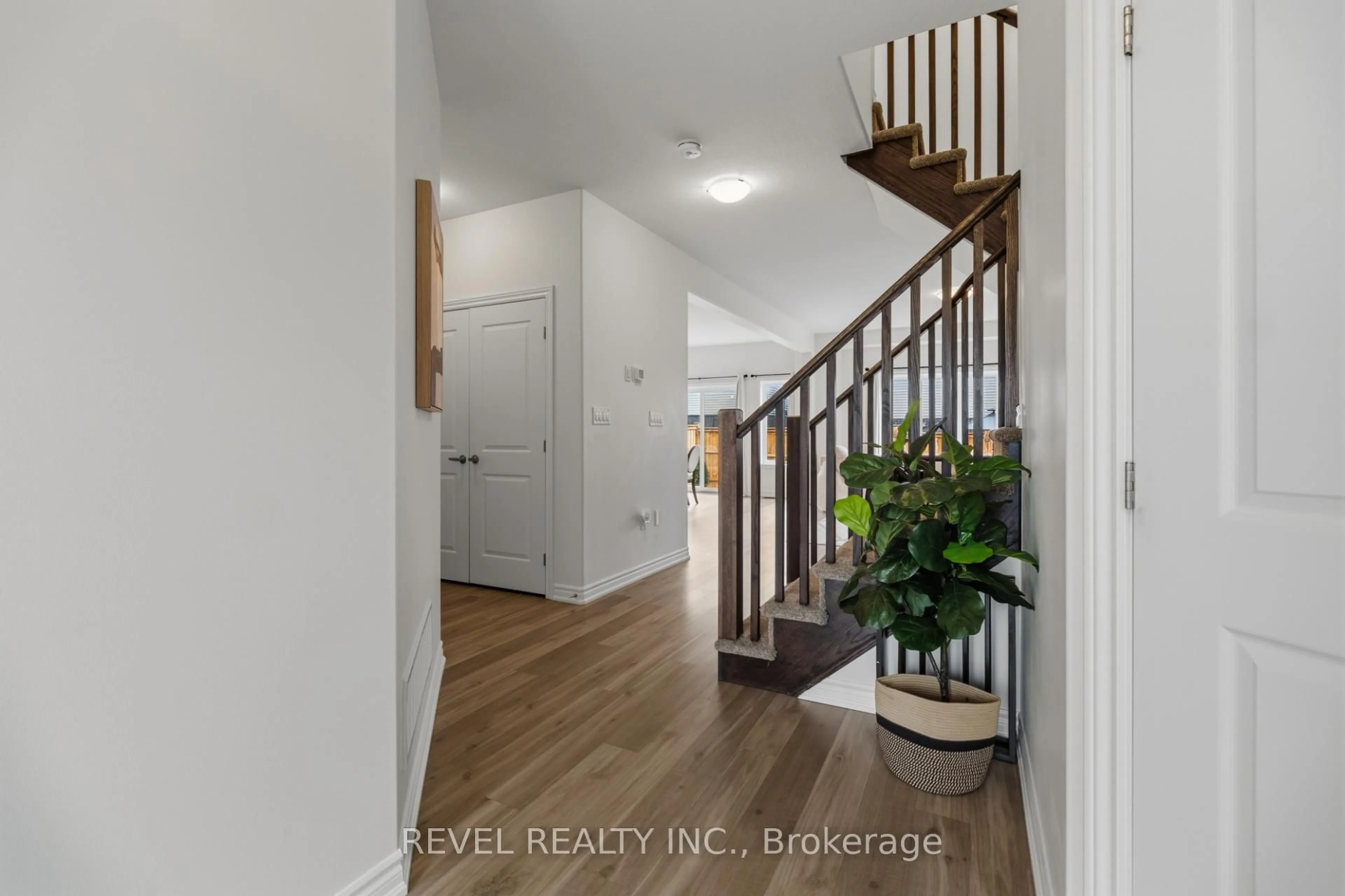 Indoor entryway for 36 Ladd Ave, Brantford Ontario N3T 0T4