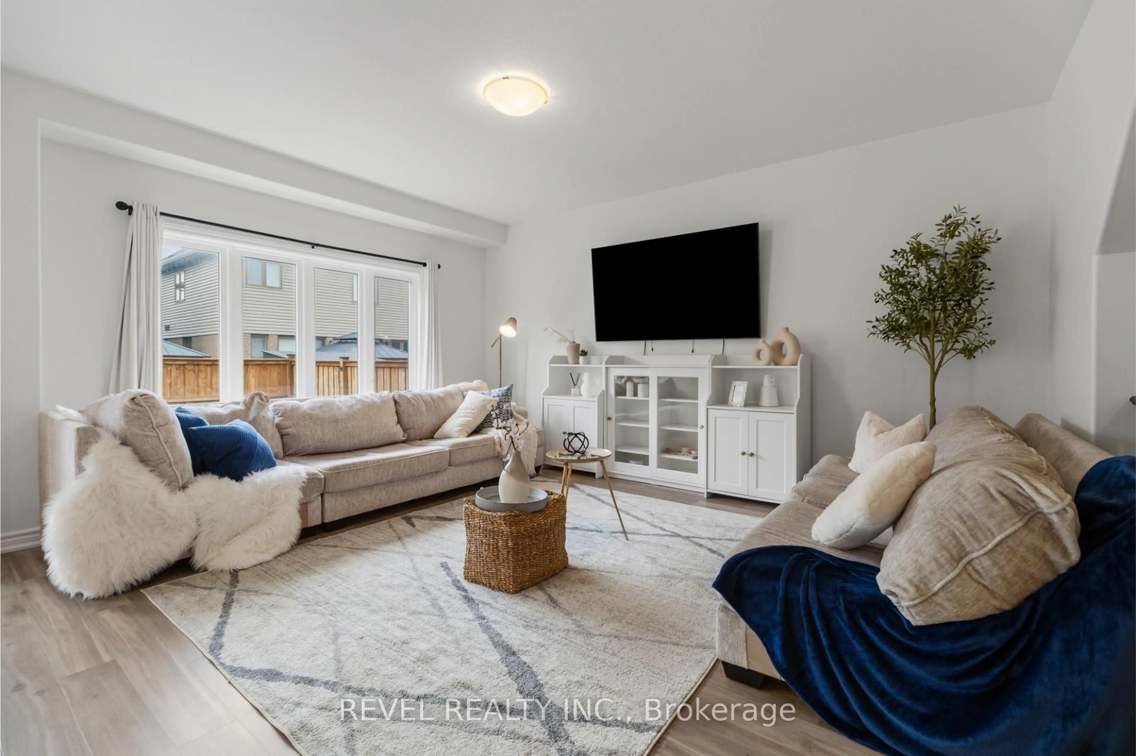 Living room with furniture, unknown for 36 Ladd Ave, Brantford Ontario N3T 0T4