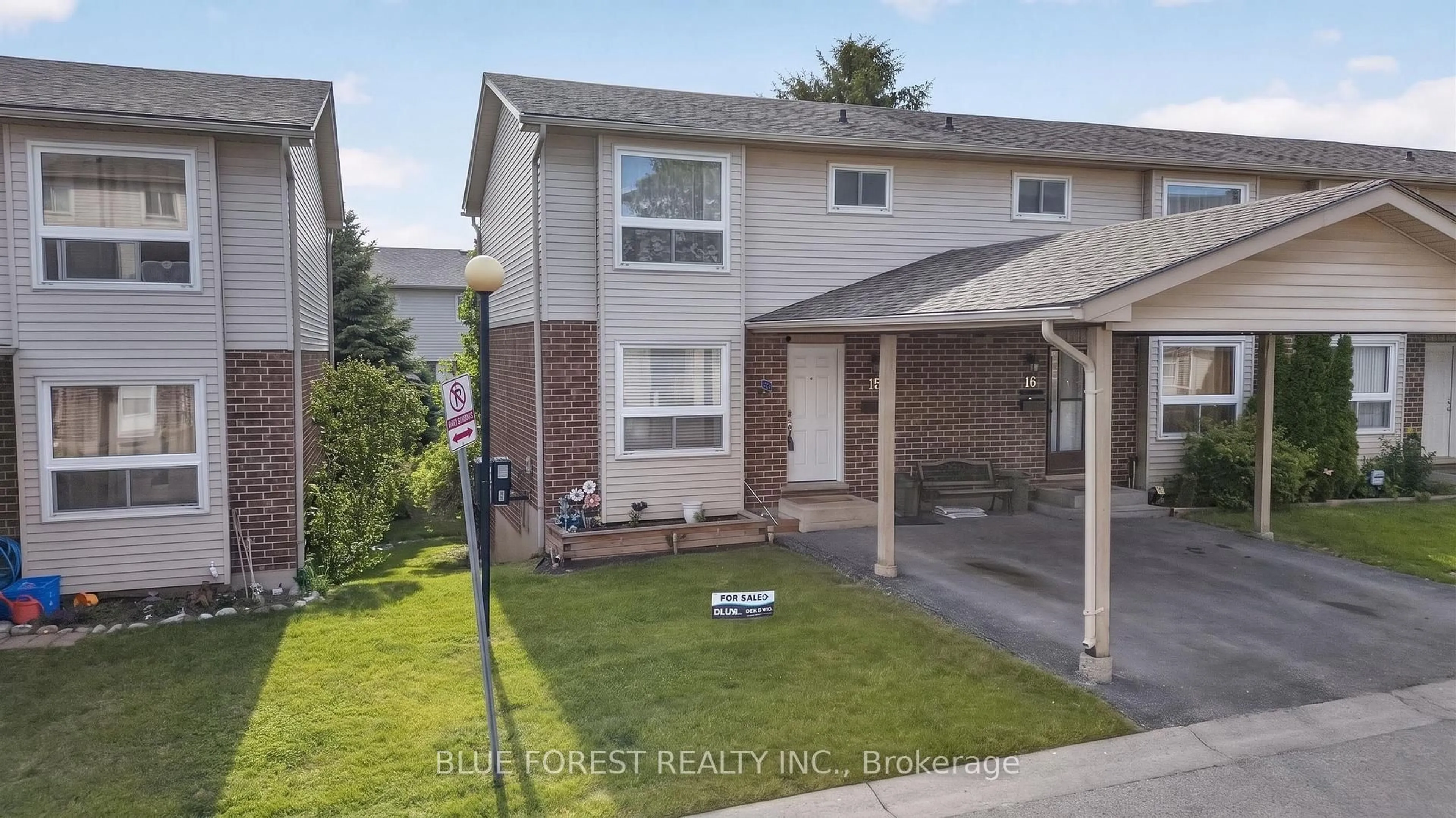 A pic from outside/outdoor area/front of a property/back of a property/a pic from drone, street for 450 Pond Mills Rd #15, London South Ontario N5Z 4X2