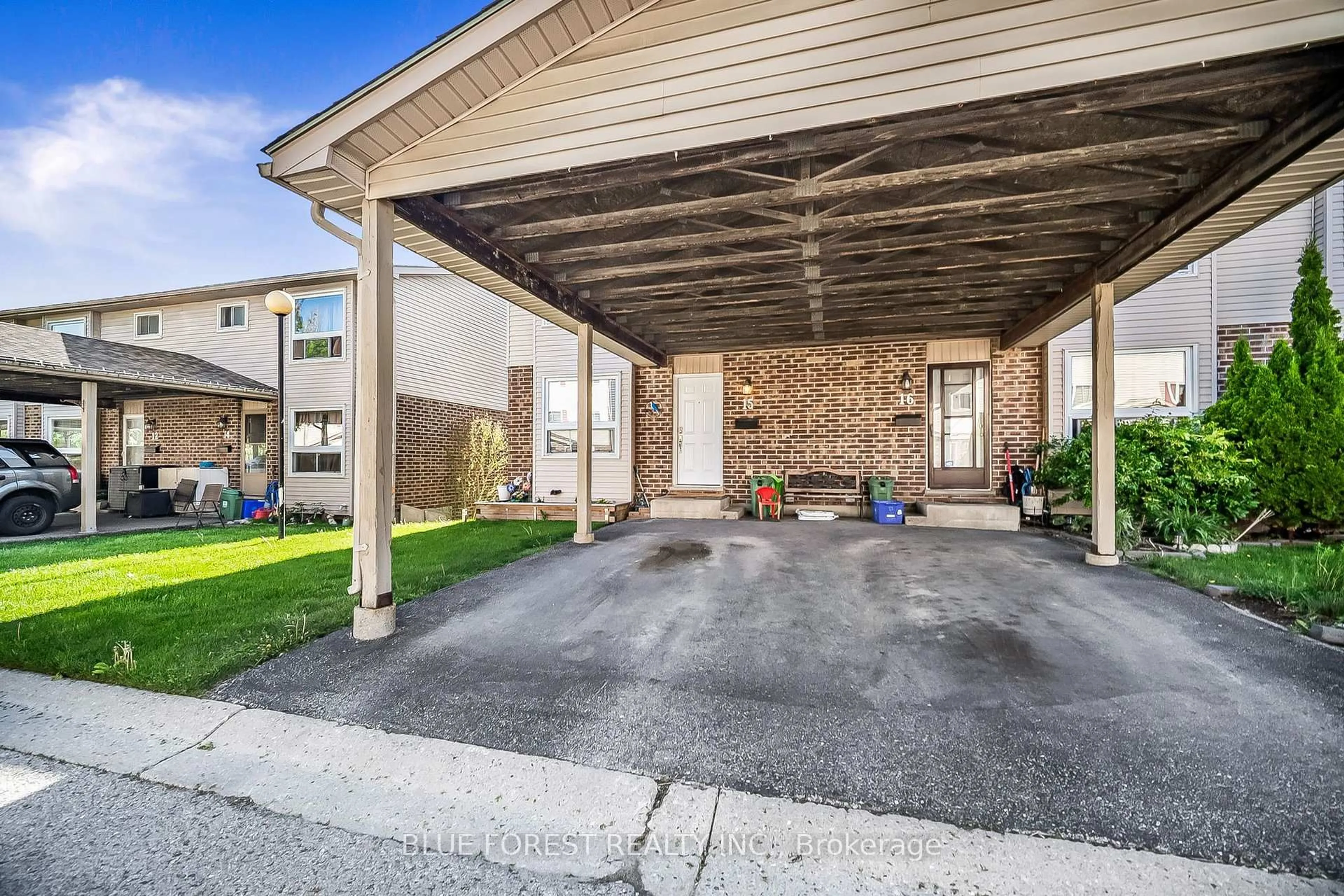 Patio, street for 450 Pond Mills Rd #15, London South Ontario N5Z 4X2