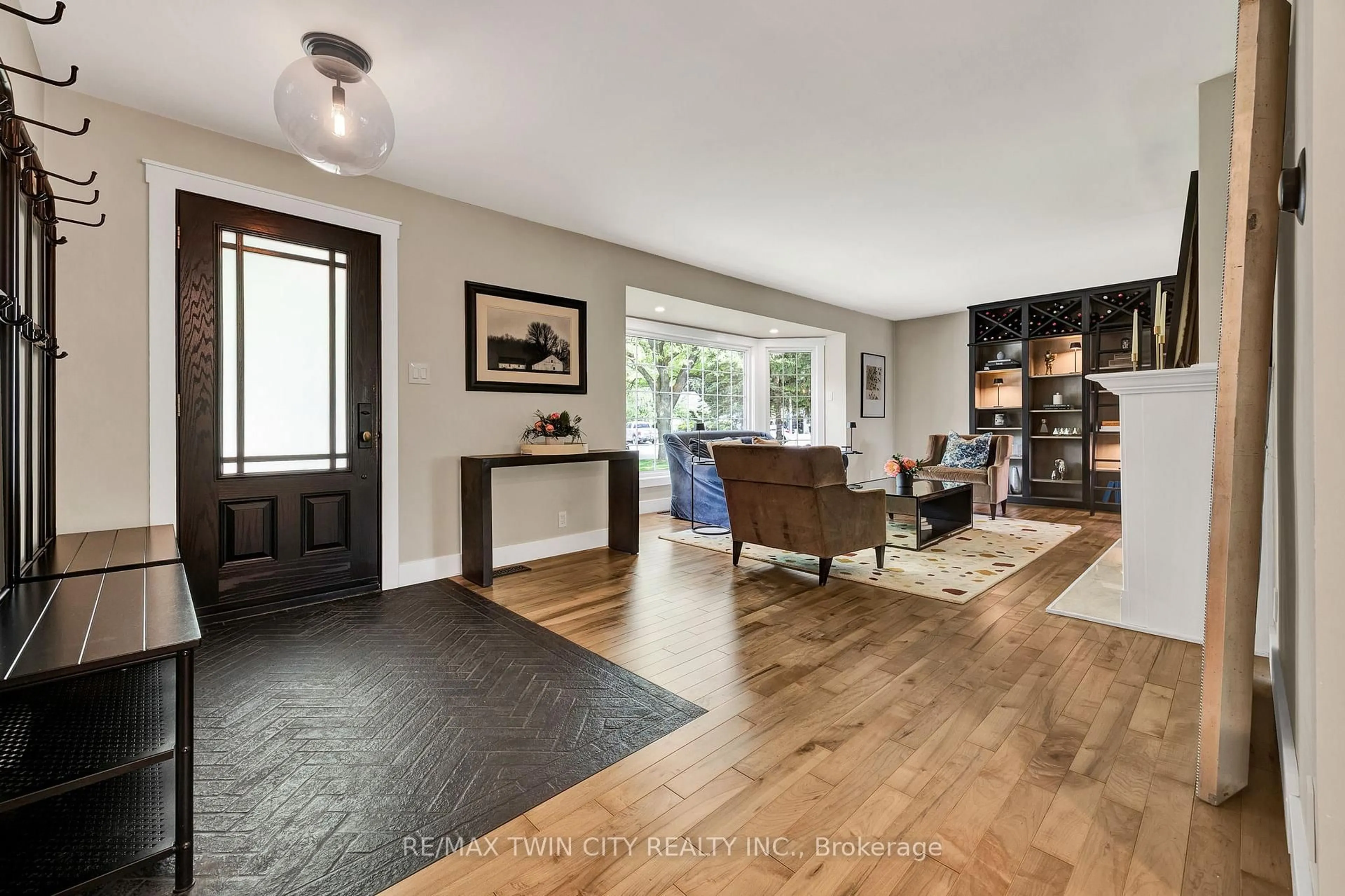 Living room with furniture, unknown for 79 Somerset Cres, Waterloo Ontario N2L 1N1