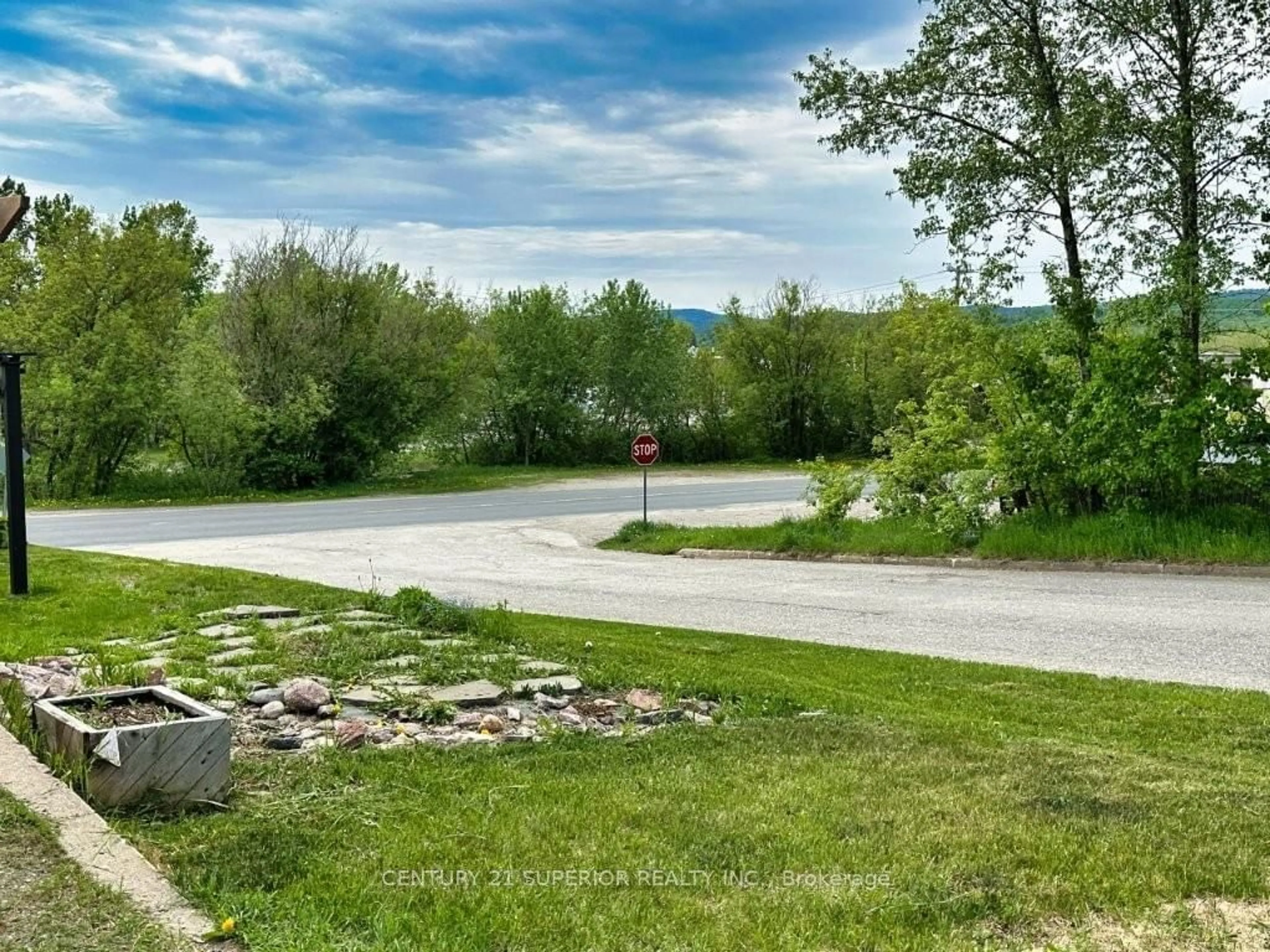 A pic from outside/outdoor area/front of a property/back of a property/a pic from drone, mountain view for 141 Railway St, Nipigon Ontario P0T 2J0