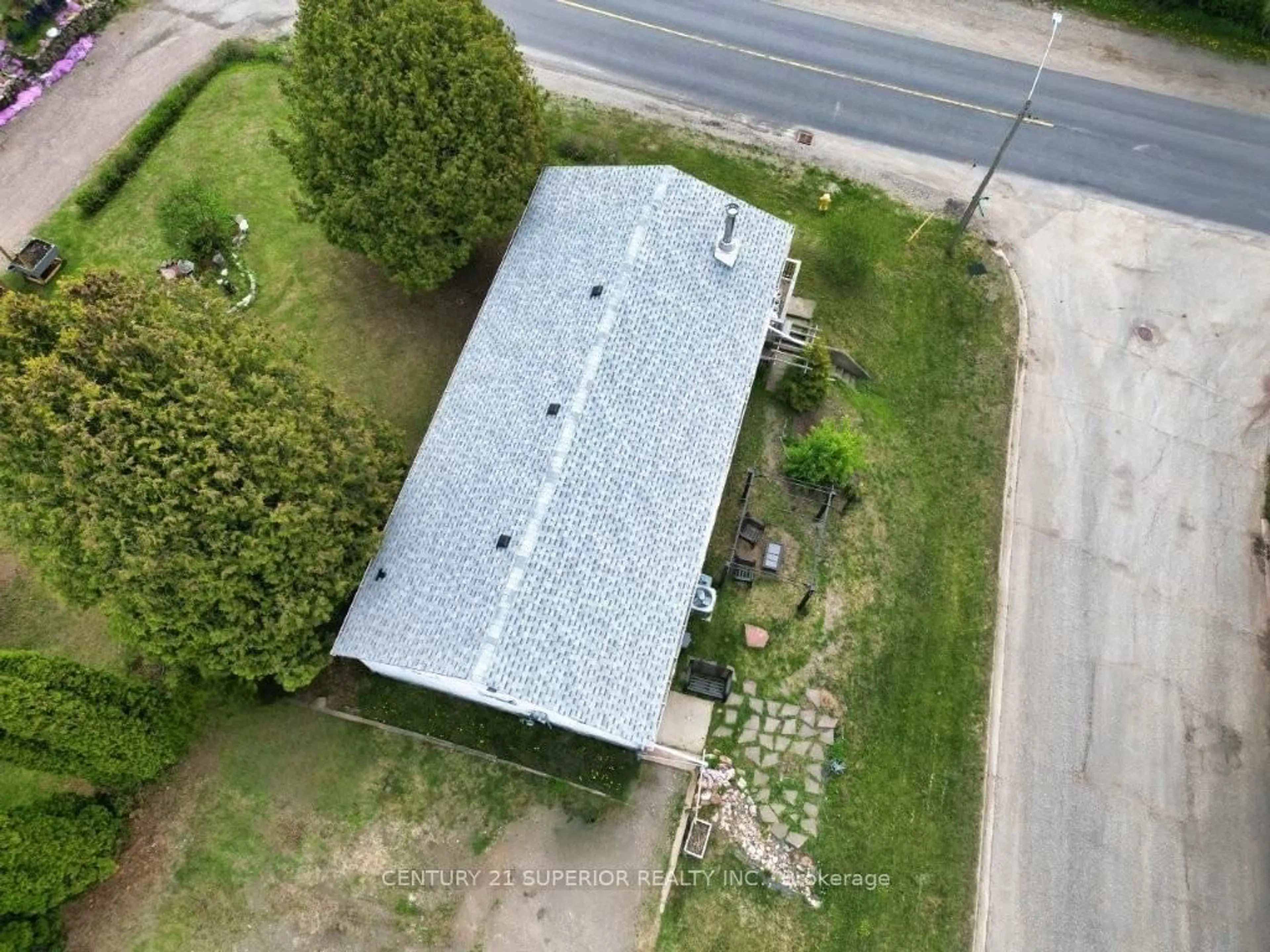 A pic from outside/outdoor area/front of a property/back of a property/a pic from drone, building for 141 Railway St, Nipigon Ontario P0T 2J0