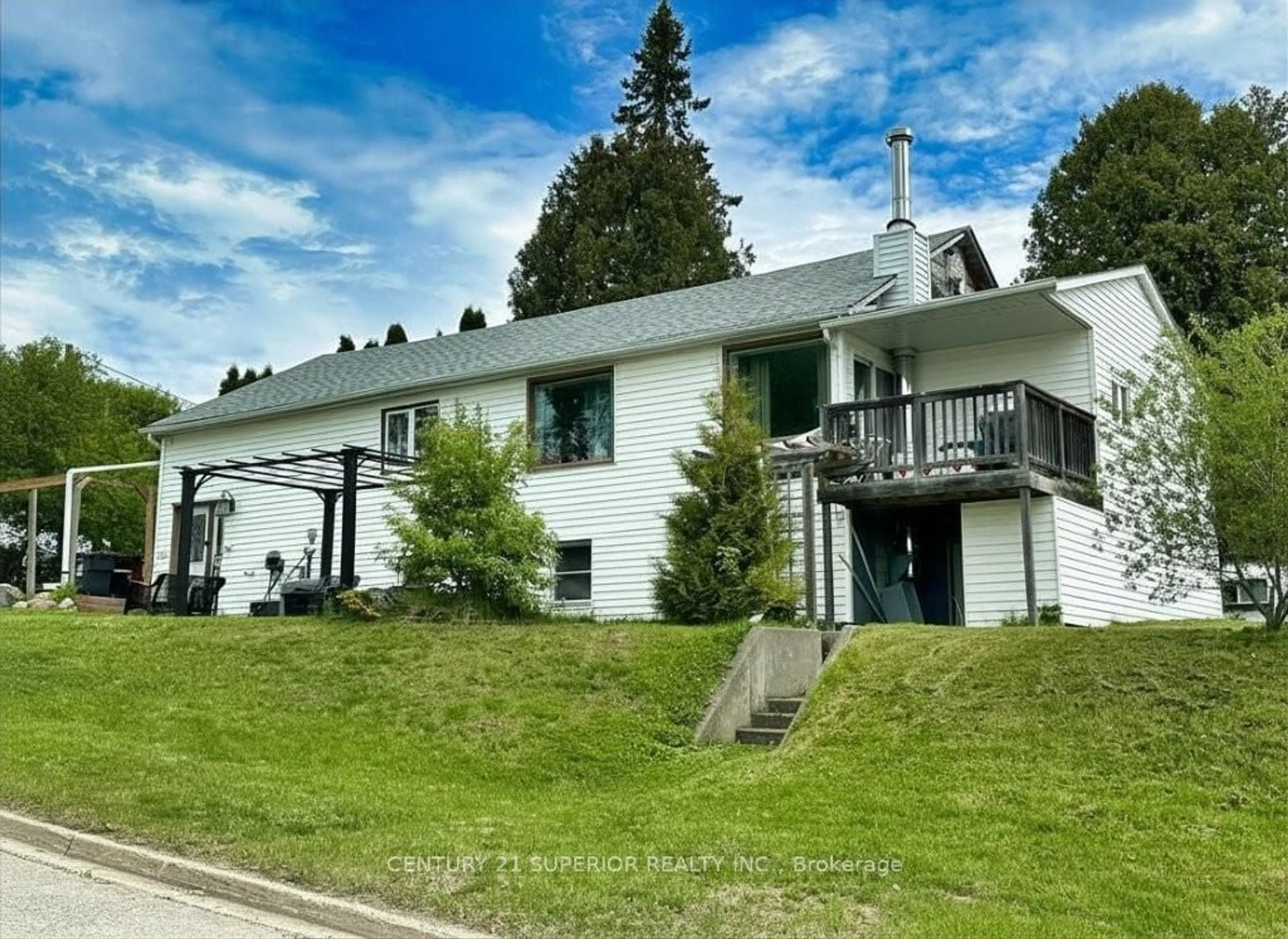 A pic from outside/outdoor area/front of a property/back of a property/a pic from drone, mountain view for 141 Railway St, Nipigon Ontario P0T 2J0