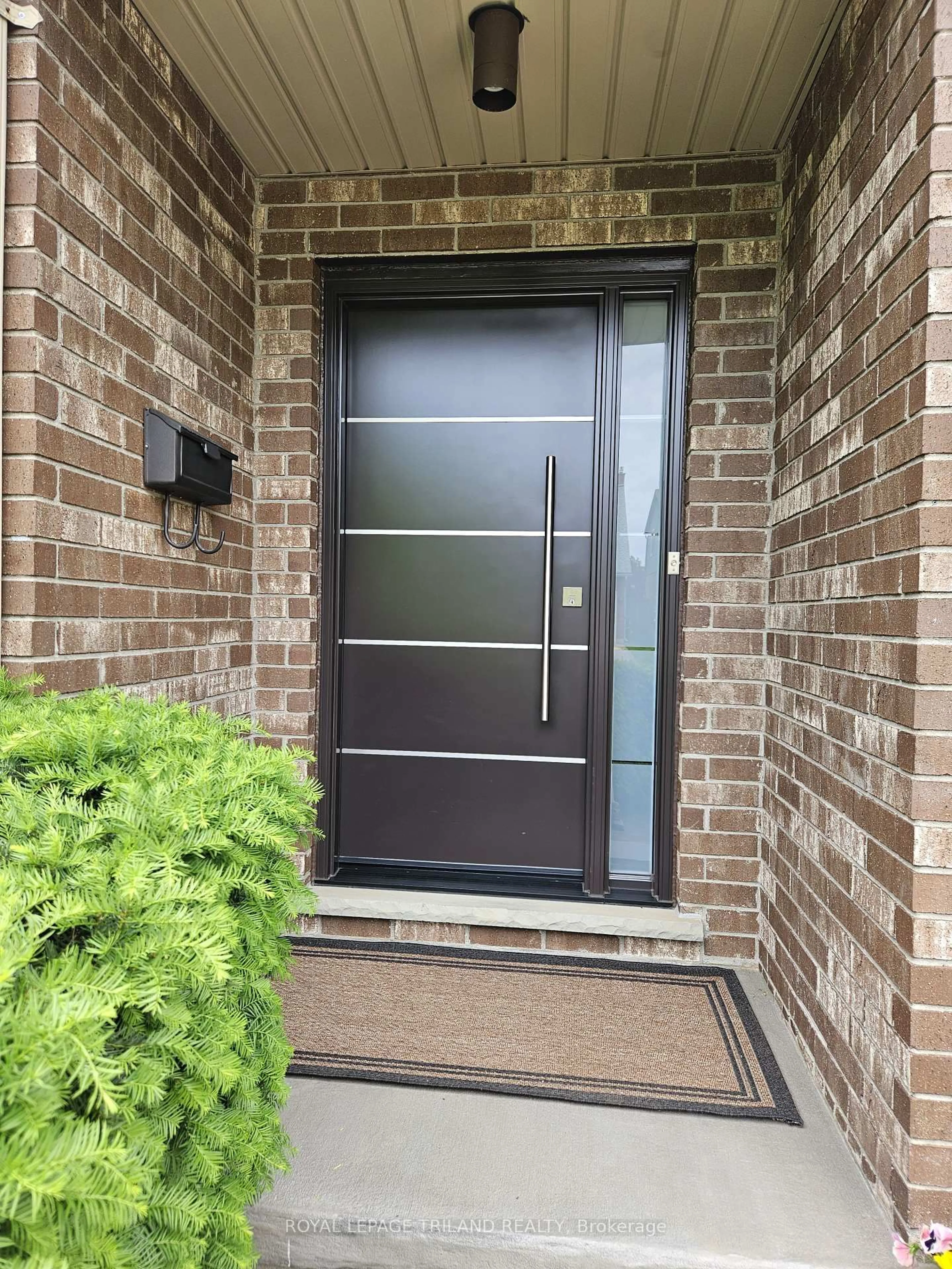 Indoor entryway for 230 St Bees Clse, London North Ontario N6G 4M4