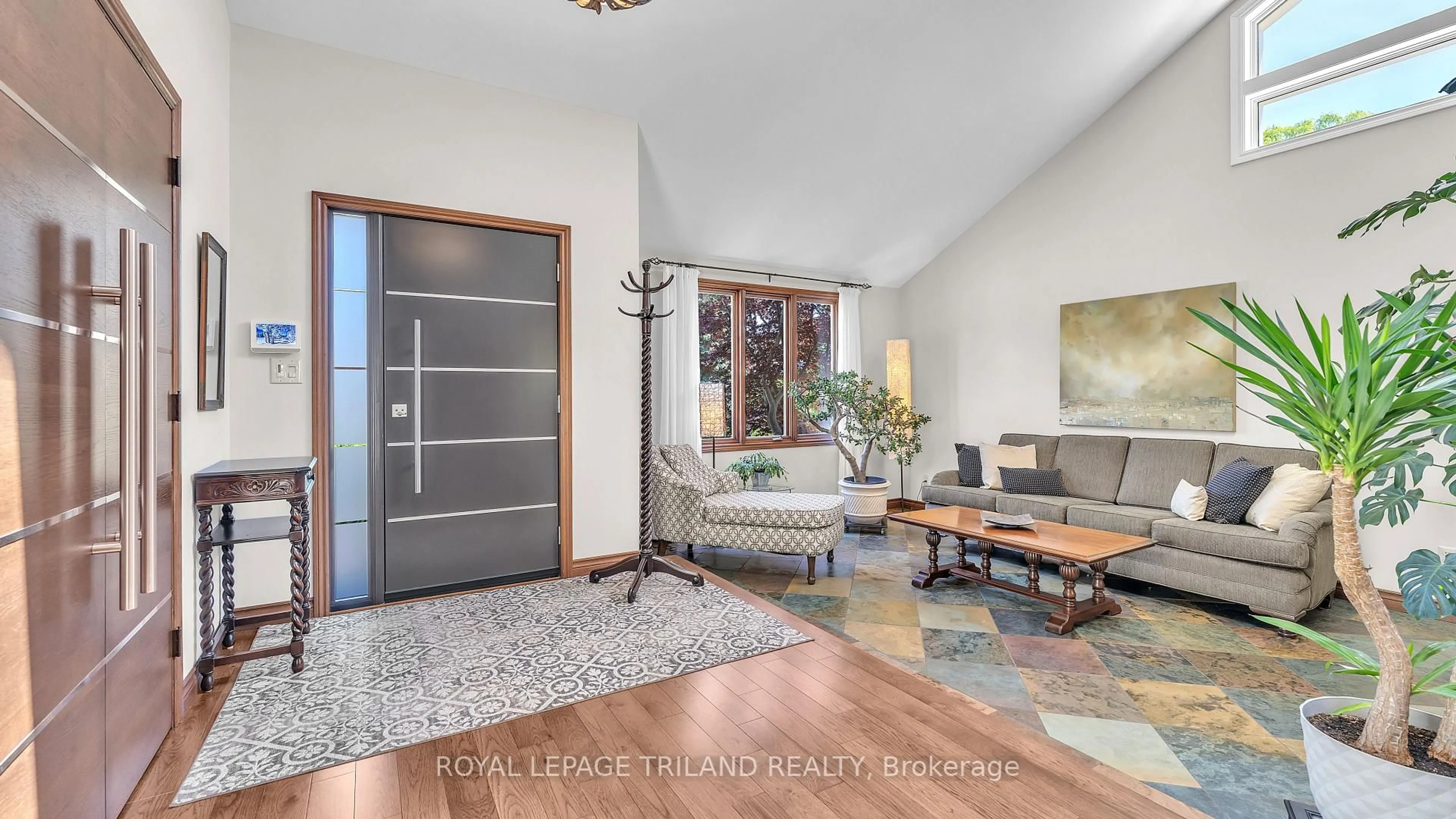 Indoor entryway for 230 St Bees Clse, London North Ontario N6G 4M4