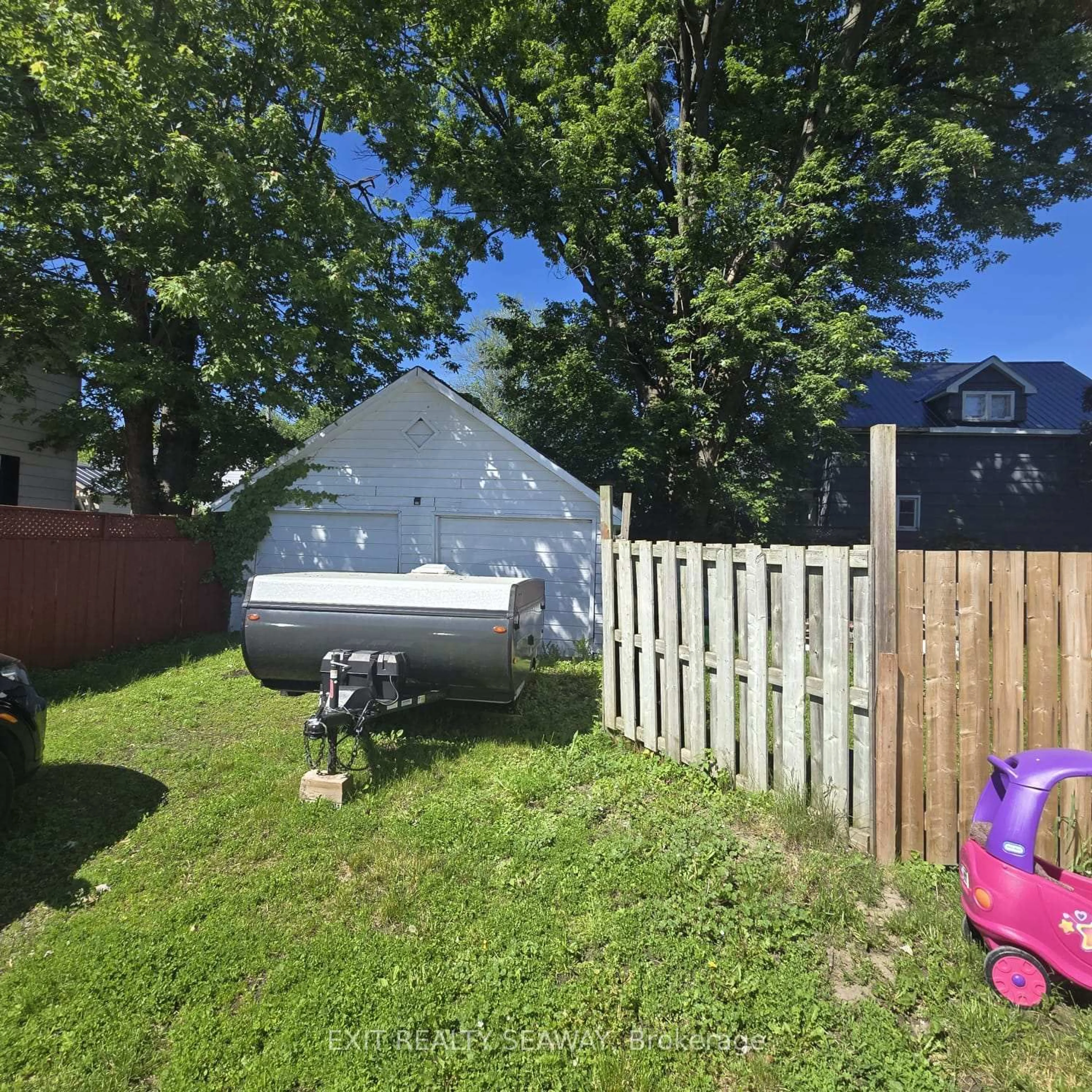 Shed for 202 5th St, Cornwall Ontario K6J 2V1