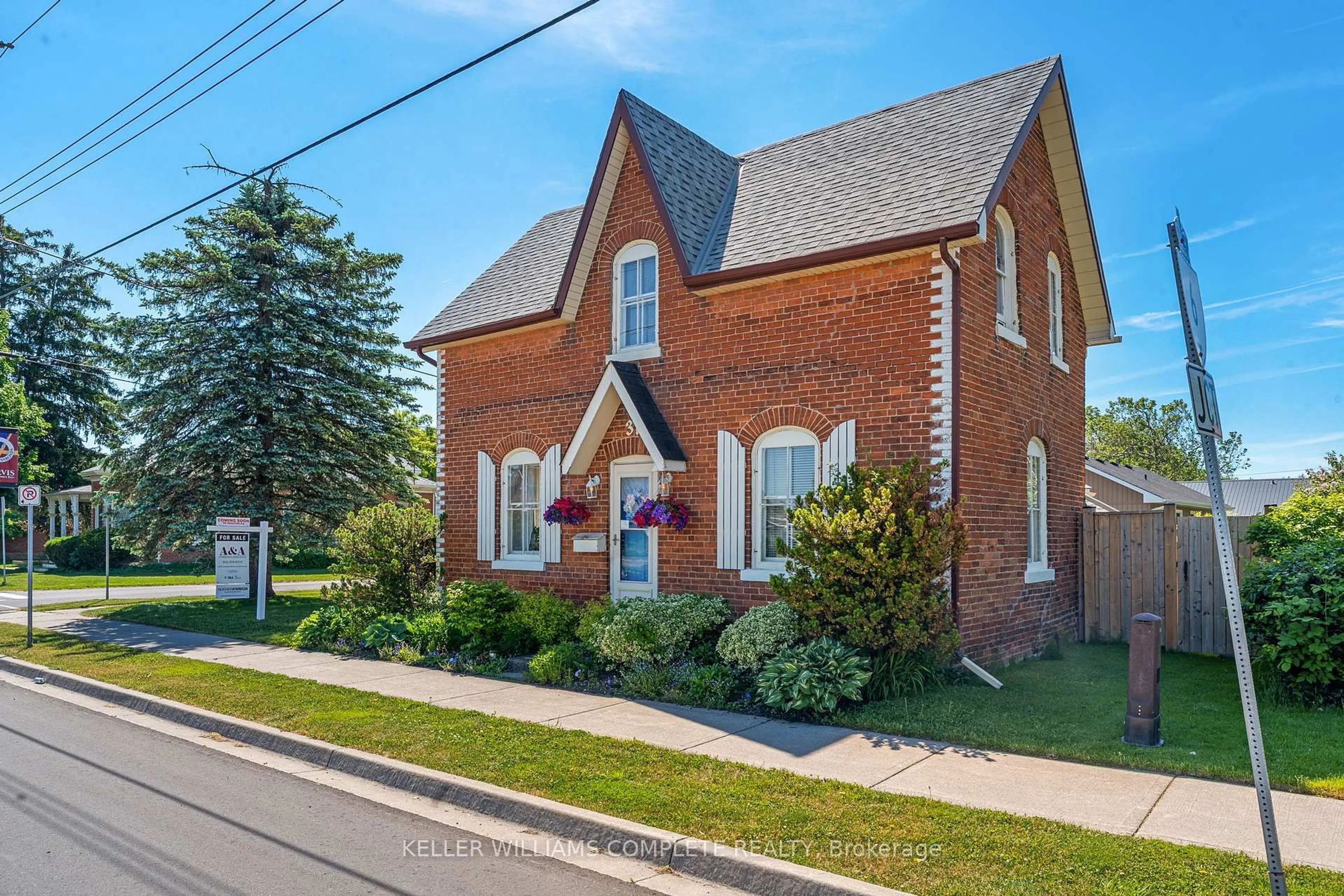 Home with brick exterior material, street for 31 Talbot St, Haldimand Ontario N0A 1J0