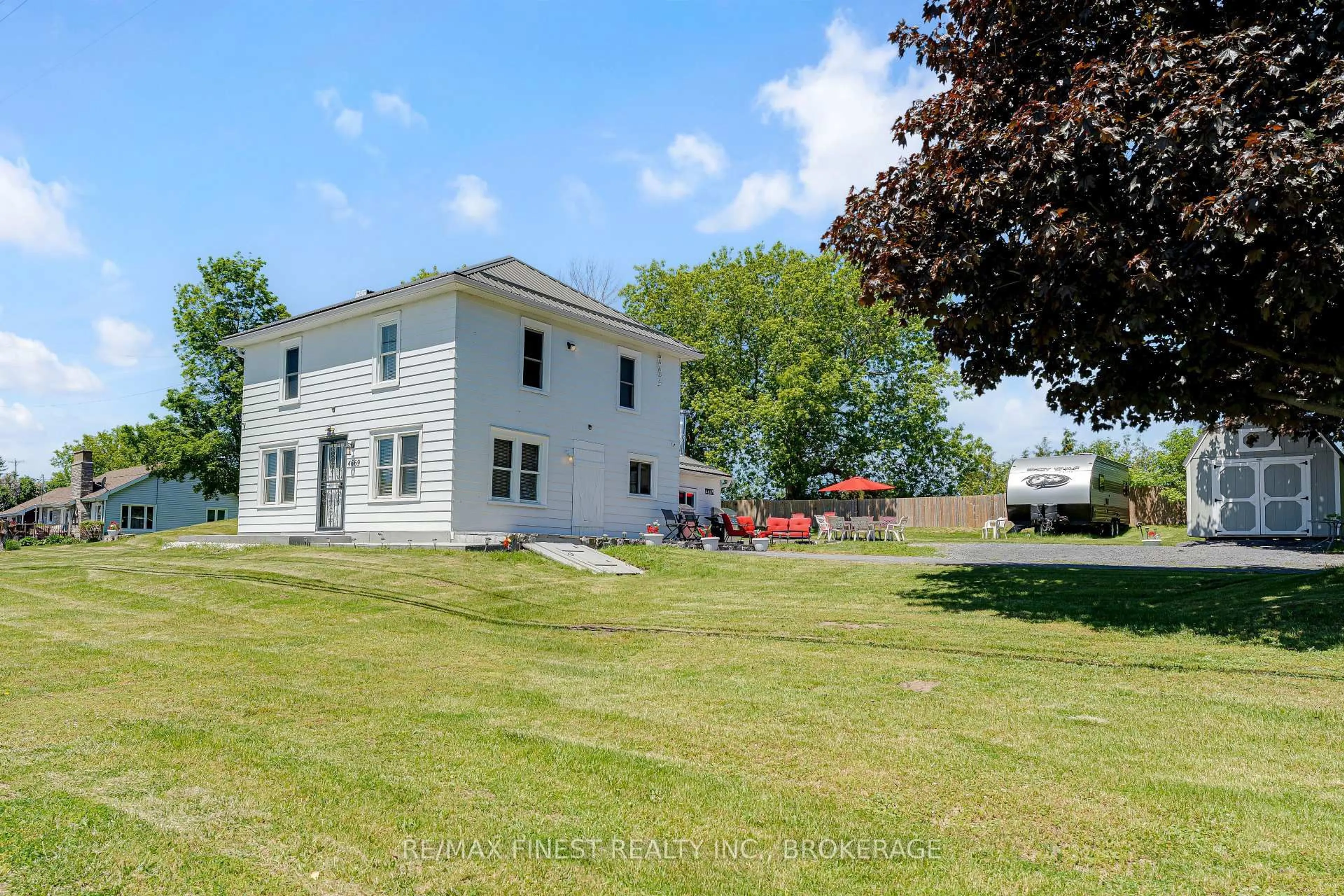 A pic from outside/outdoor area/front of a property/back of a property/a pic from drone, building for 4669 Bath Rd, Bath Ontario K0H 1G0