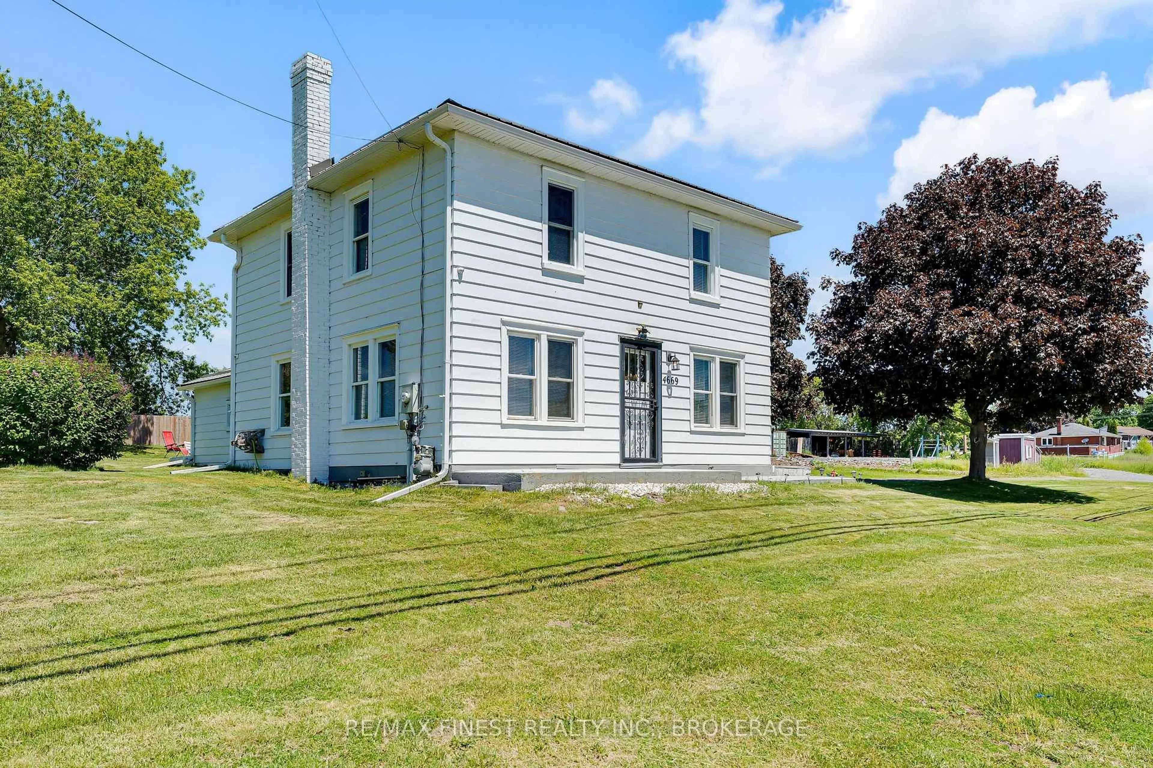 Home with vinyl exterior material, building for 4669 Bath Rd, Bath Ontario K0H 1G0