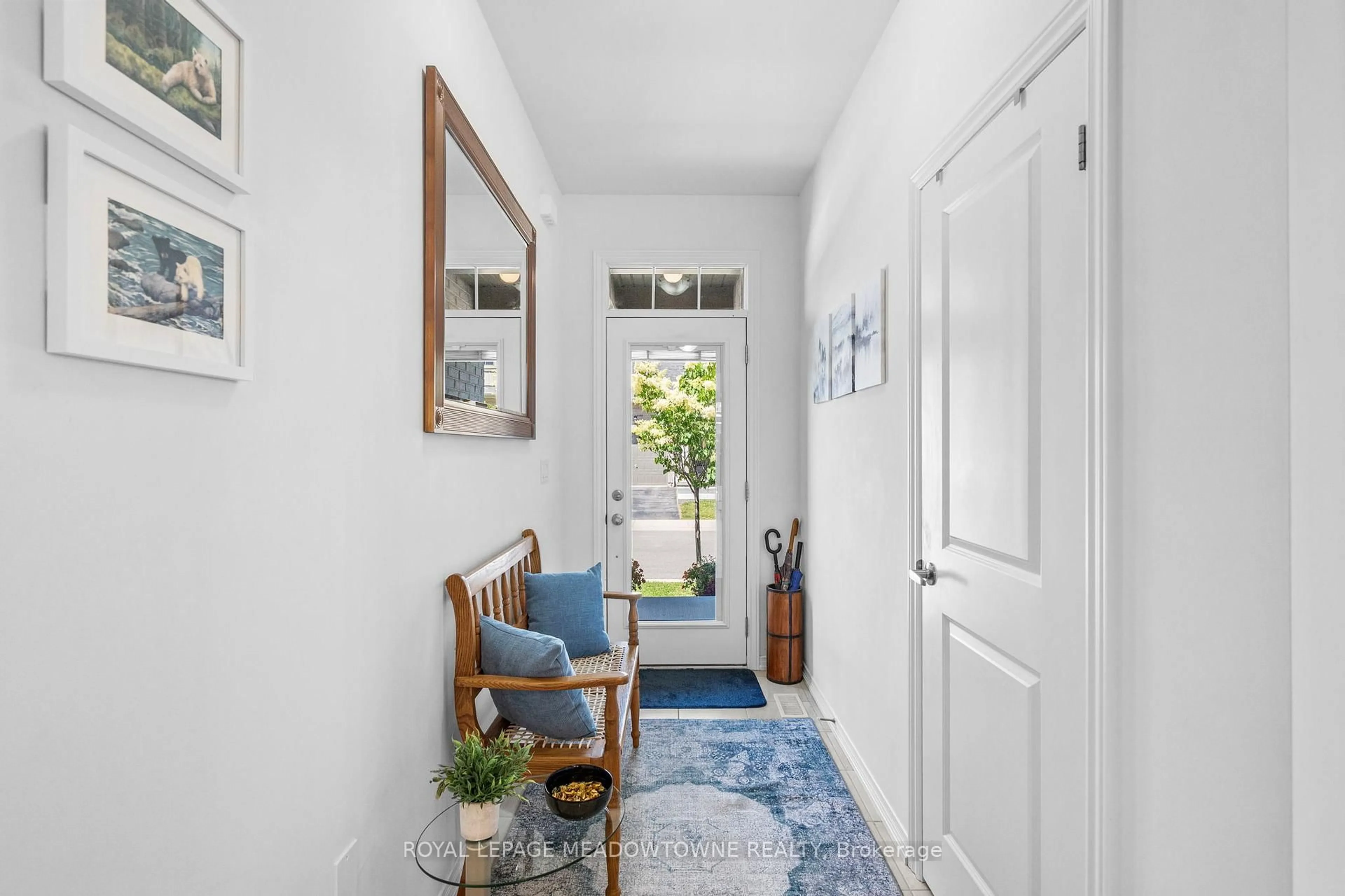 Indoor entryway for 24 Cosmopolitan Common, St. Catharines Ontario L2M 0B8