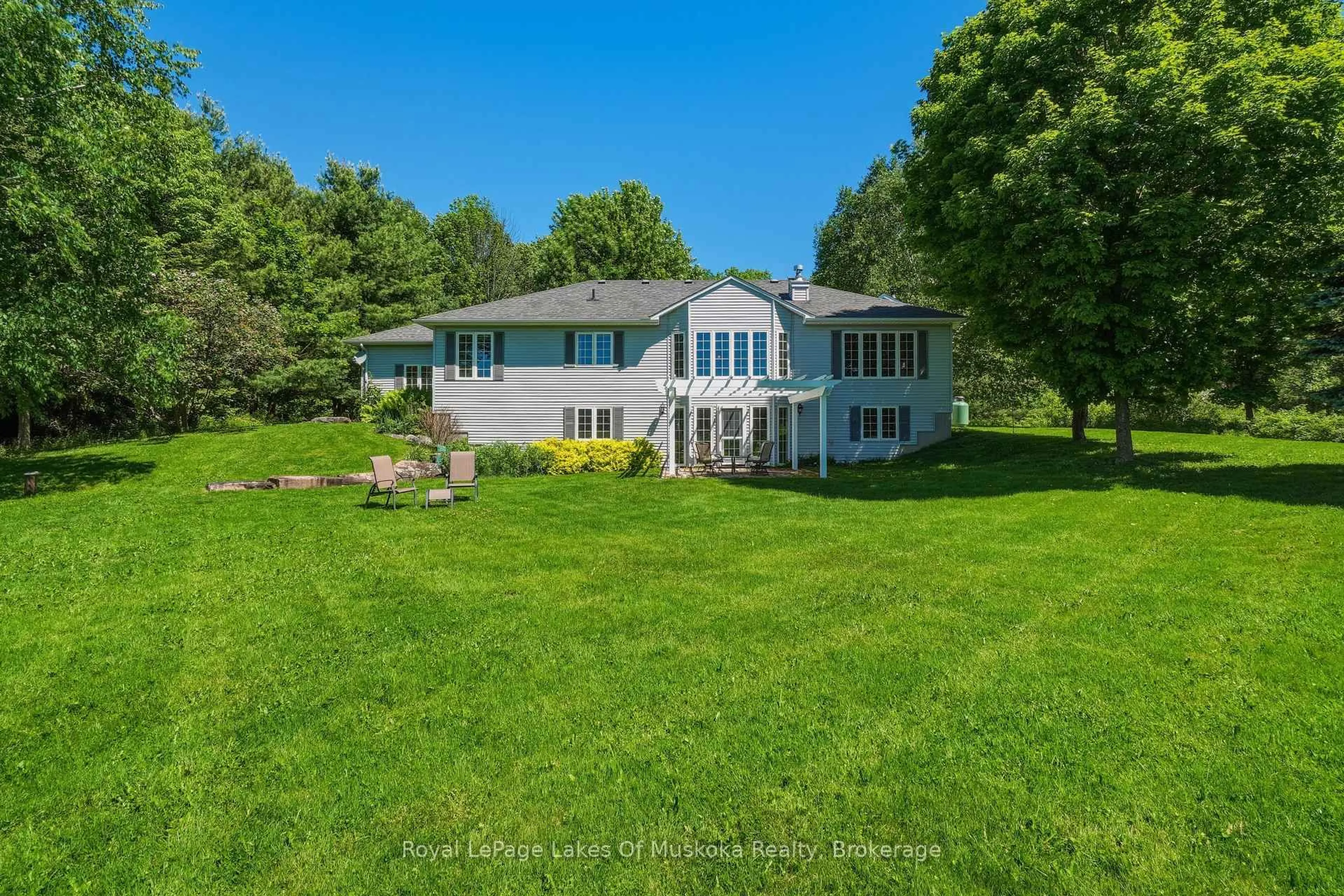 A pic from outside/outdoor area/front of a property/back of a property/a pic from drone, water/lake/river/ocean view for 1183 Golf Course Rd, Lake of Bays Ontario P1H 2J6