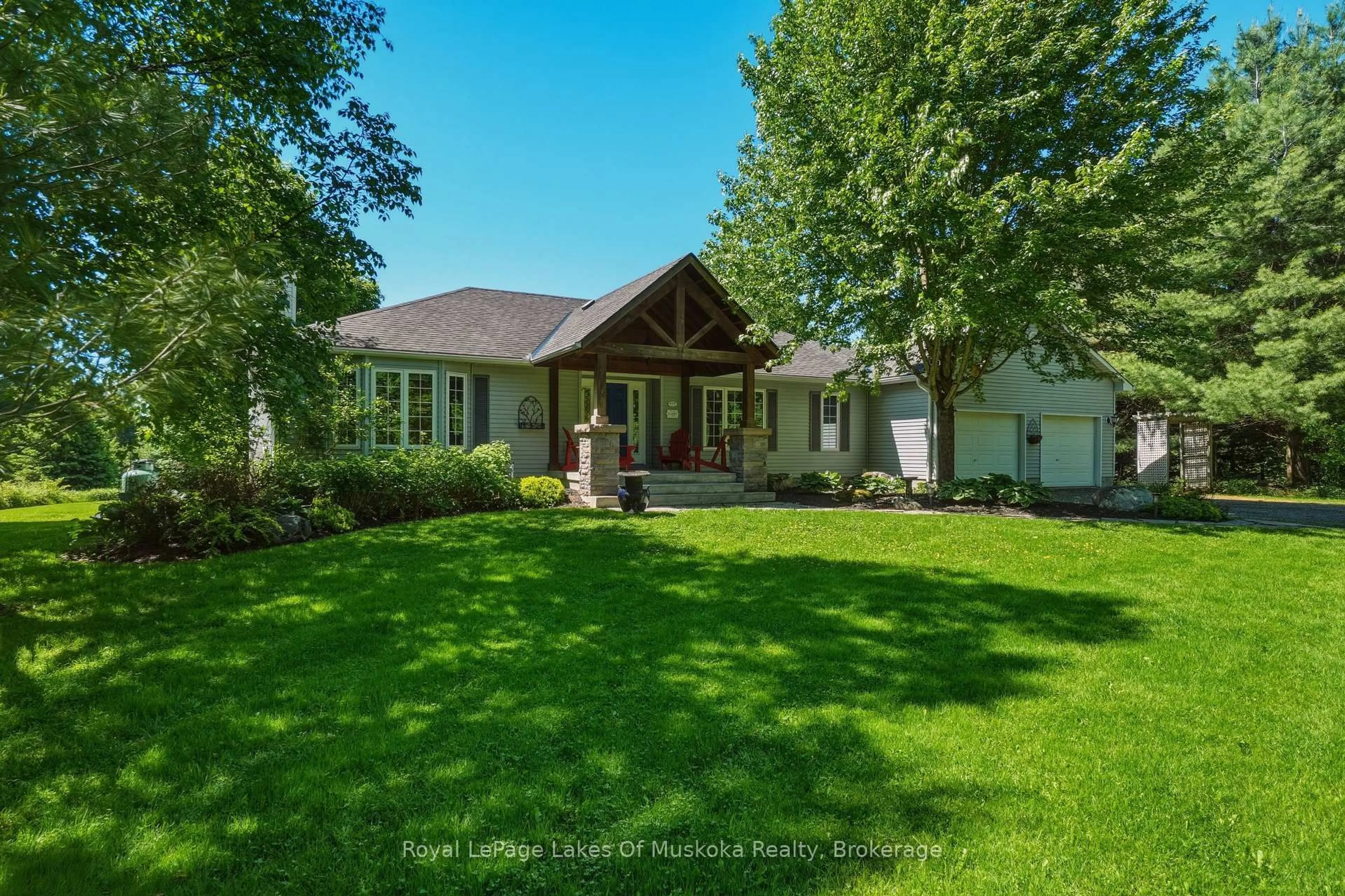 A pic from outside/outdoor area/front of a property/back of a property/a pic from drone, water/lake/river/ocean view for 1183 Golf Course Rd, Lake of Bays Ontario P1H 2J6