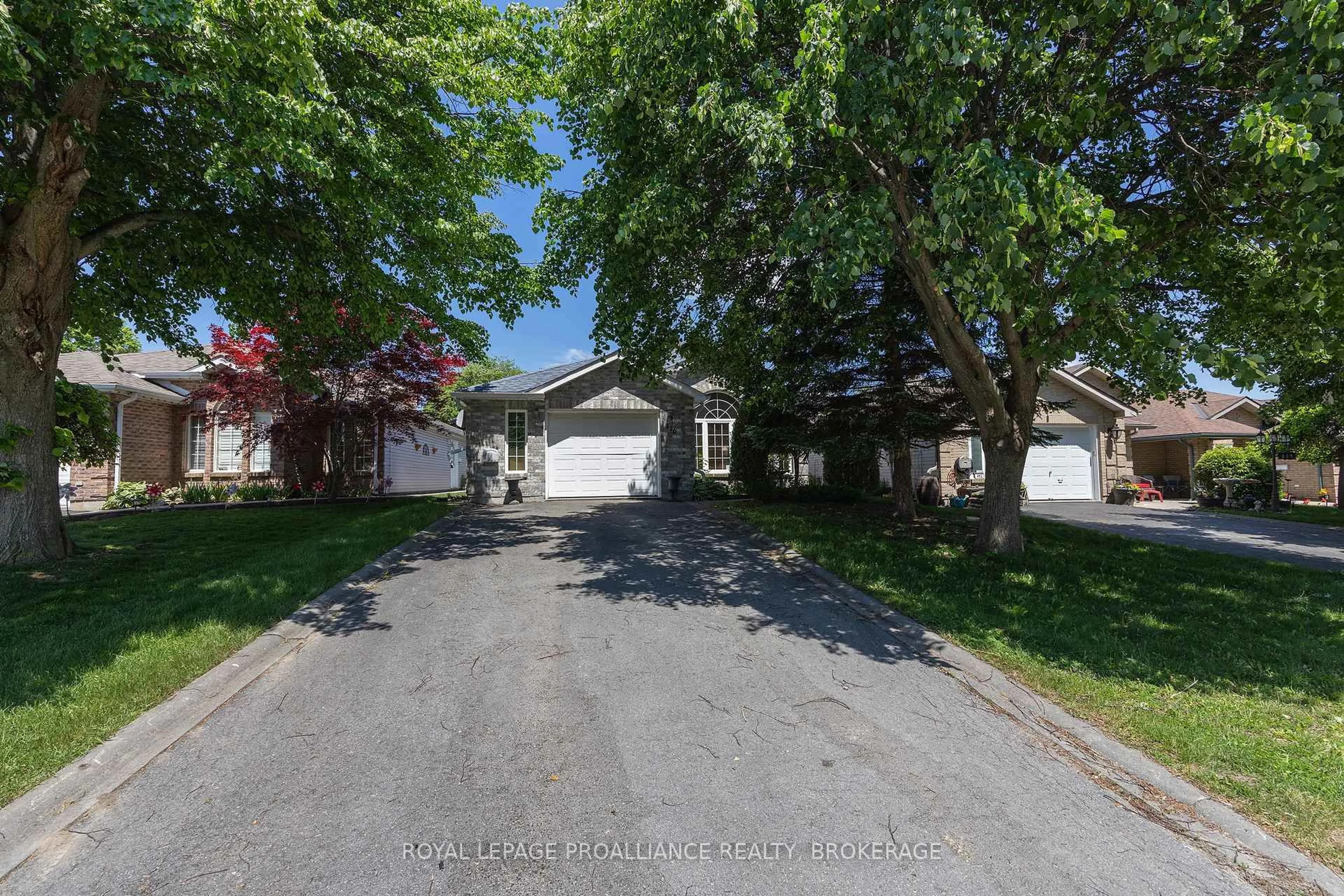 A pic from outside/outdoor area/front of a property/back of a property/a pic from drone, street for 416 Dolshire St, Kingston Ontario K7M 9B4
