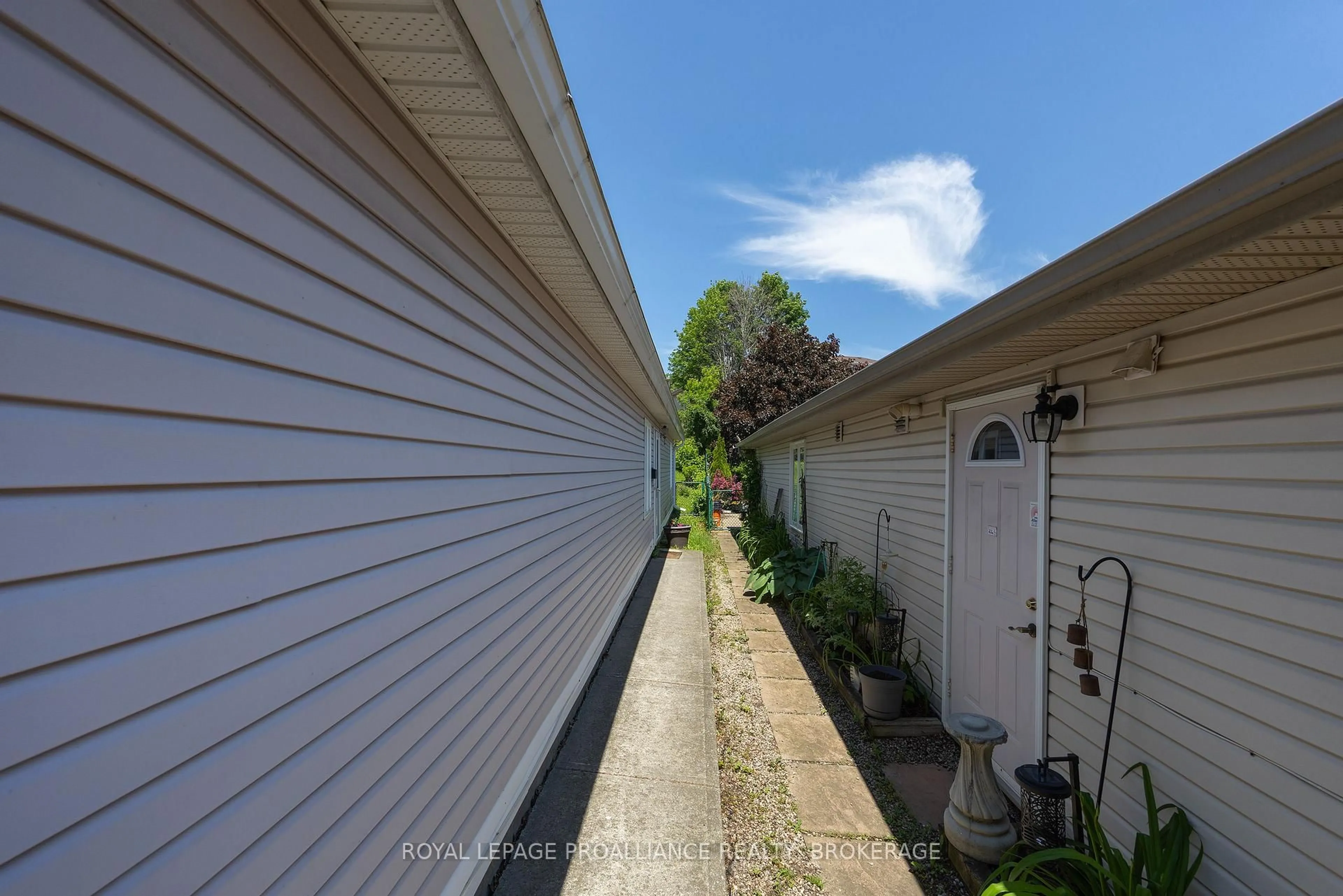 A pic from outside/outdoor area/front of a property/back of a property/a pic from drone, street for 416 Dolshire St, Kingston Ontario K7M 9B4