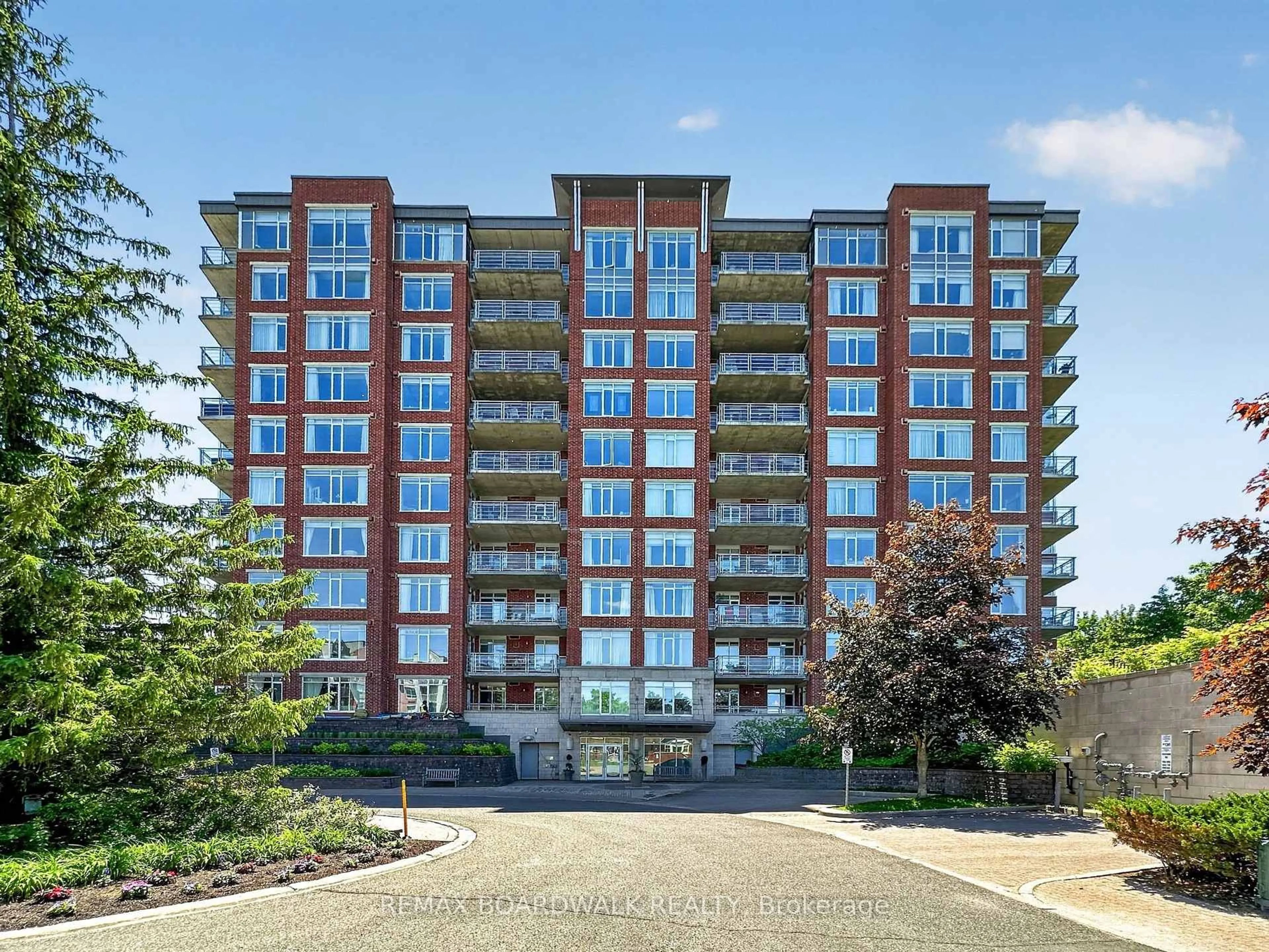 A pic from outside/outdoor area/front of a property/back of a property/a pic from drone, building for 136 Darlington Private #804, Ottawa Ontario K1V 0X6