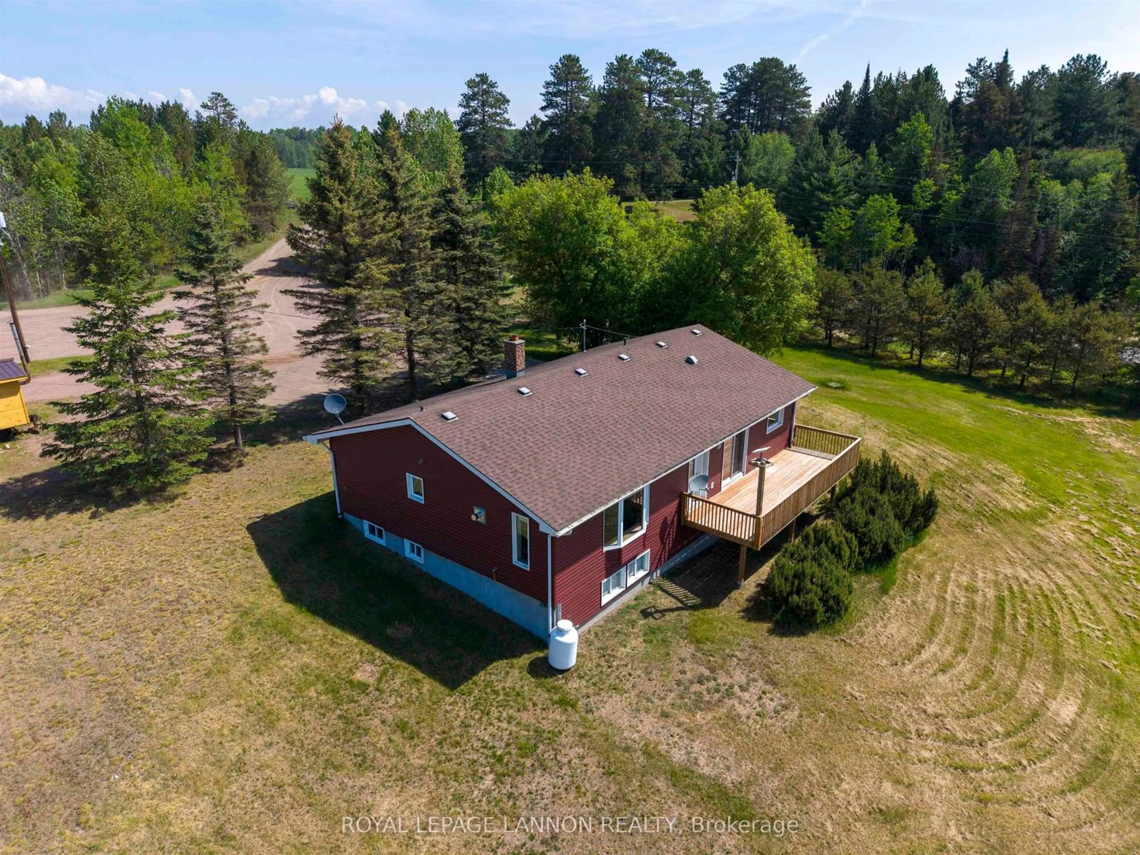 A pic from outside/outdoor area/front of a property/back of a property/a pic from drone, building for 41 Fraser Rd, Oliver Paipoonge Ontario P7K 0K8