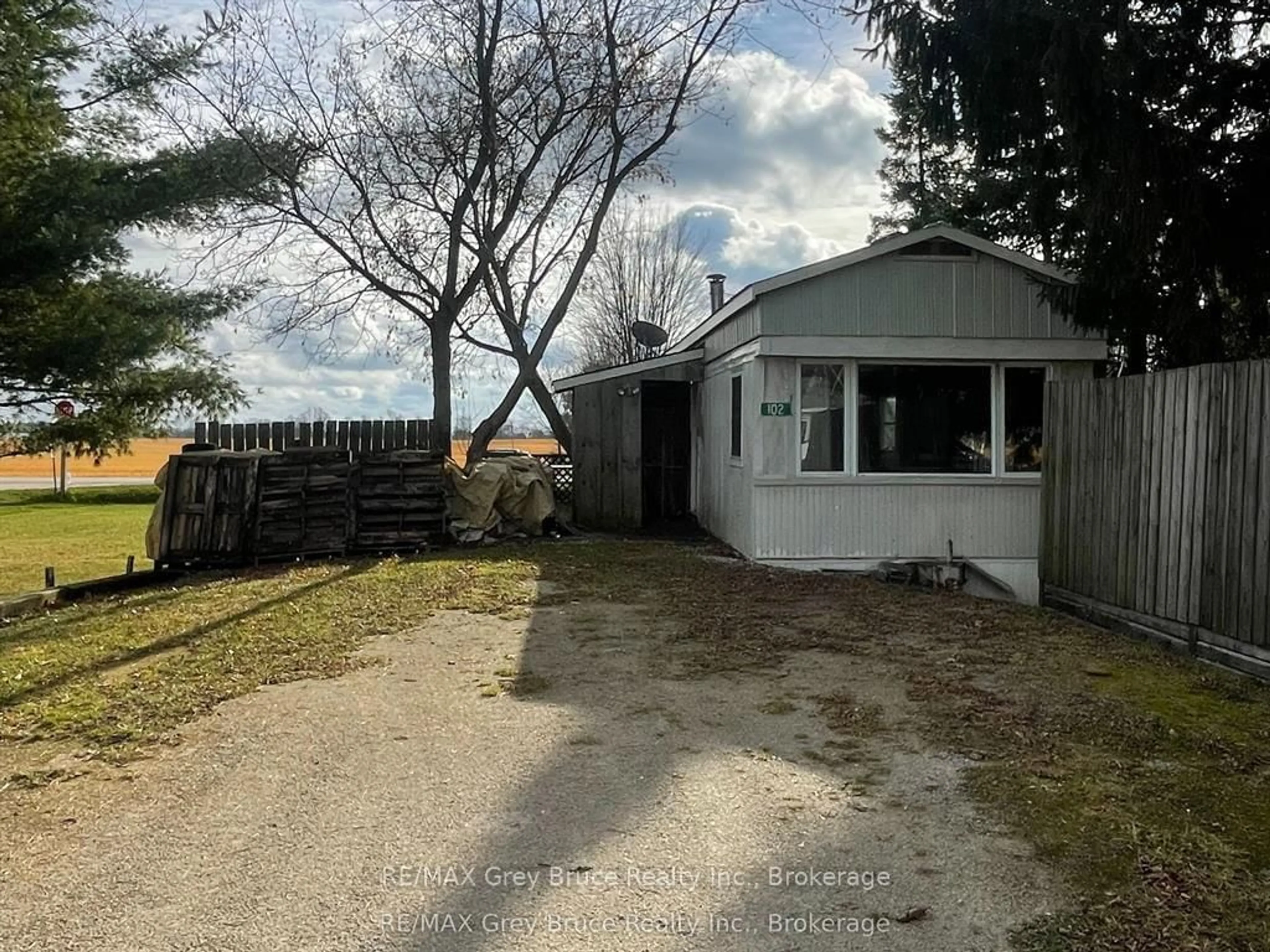 Shed for 102 Grace St, Georgian Bluffs Ontario N0H 2N0
