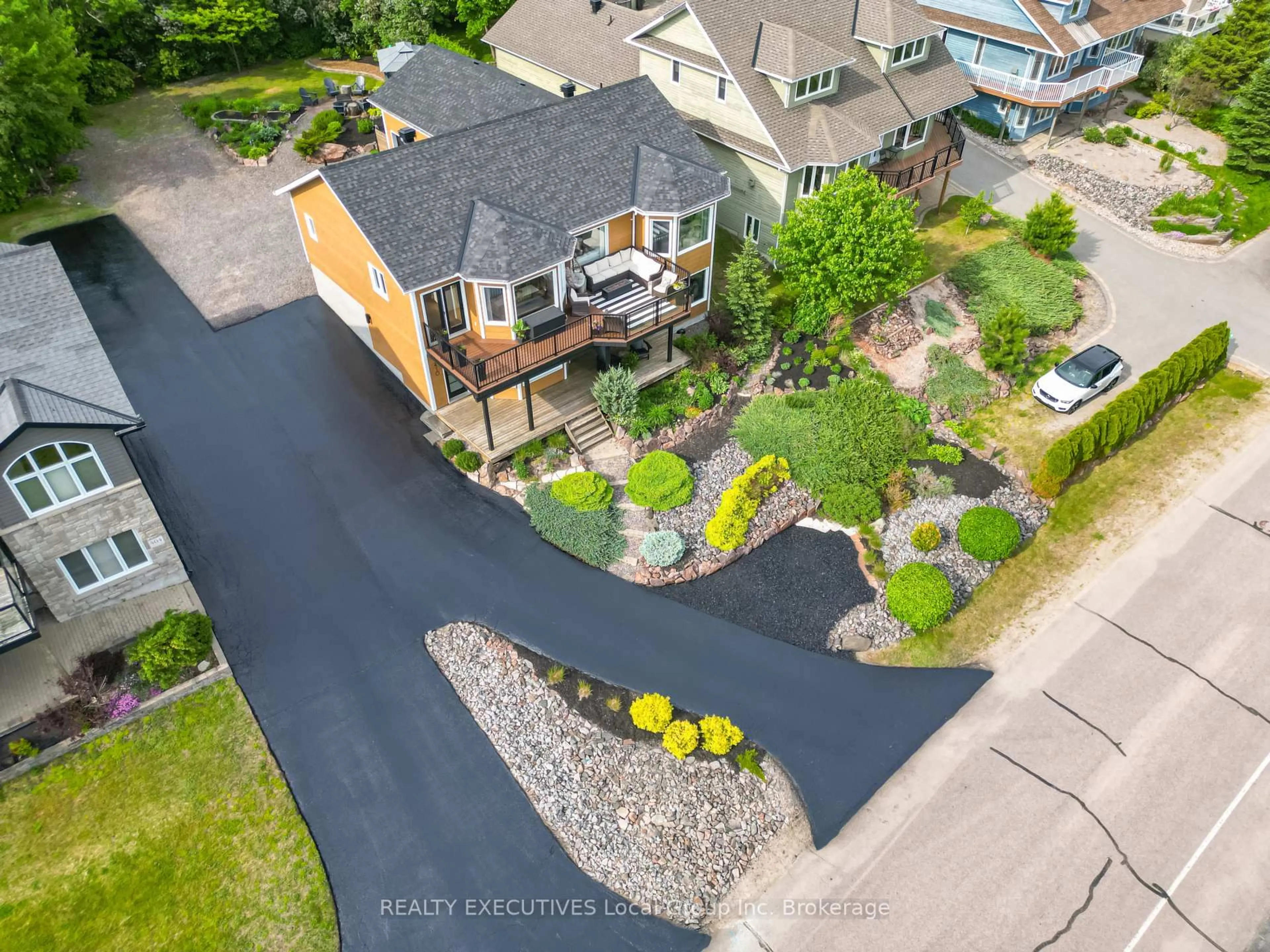 A pic from outside/outdoor area/front of a property/back of a property/a pic from drone, street for 410 Osprey Cres, Callander Ontario P0H 1H0