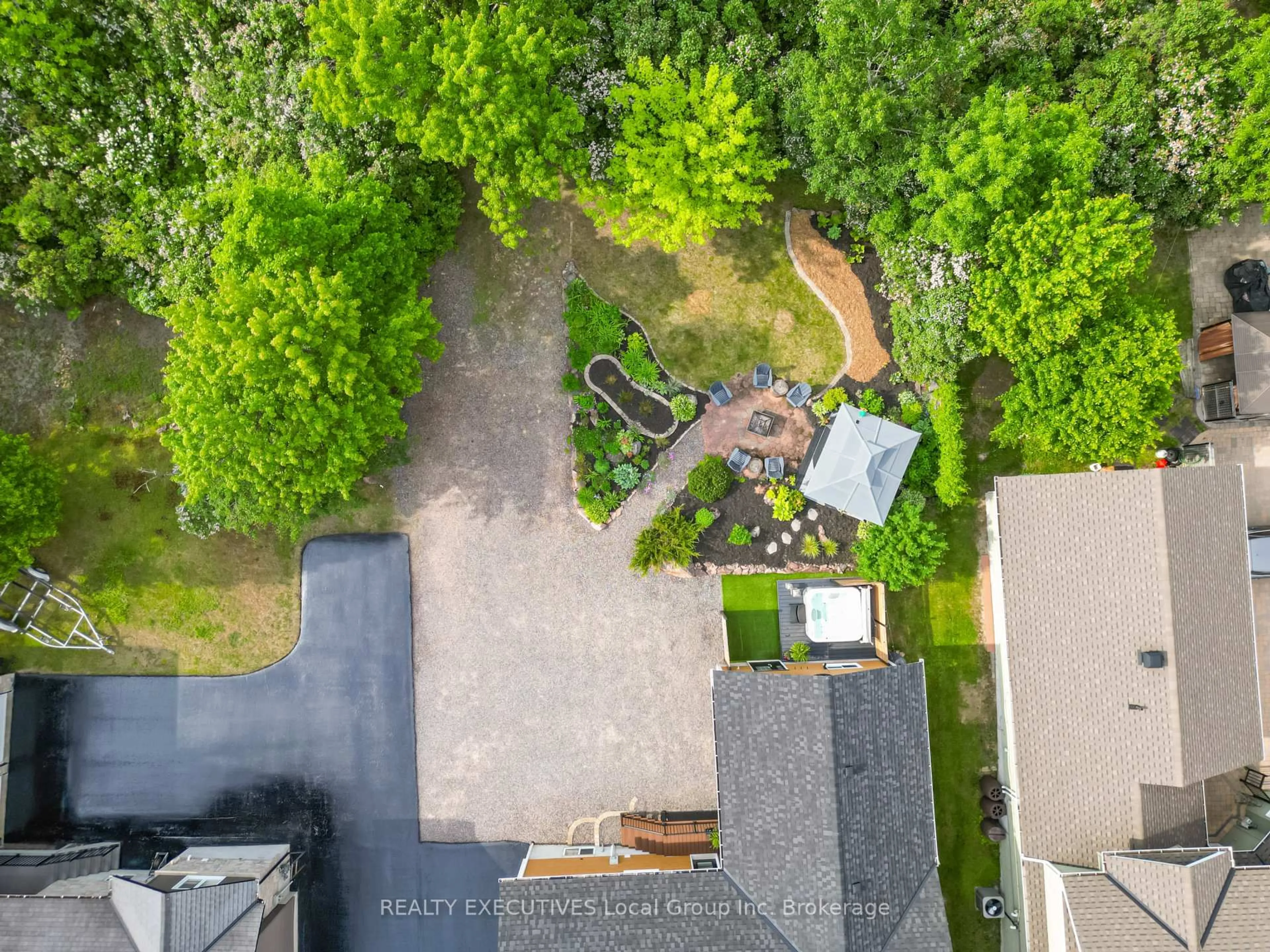 A pic from outside/outdoor area/front of a property/back of a property/a pic from drone, unknown for 410 Osprey Cres, Callander Ontario P0H 1H0