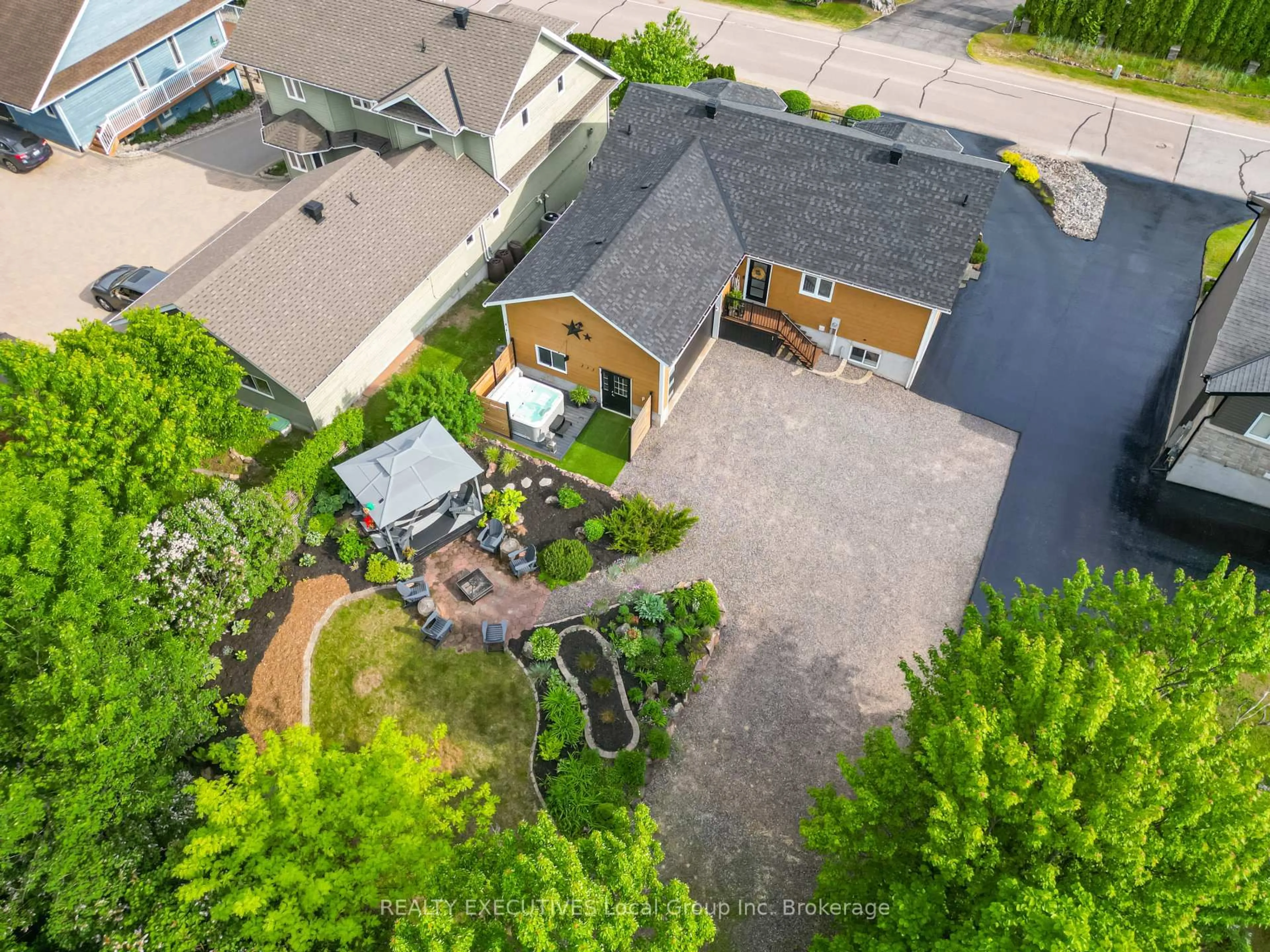 A pic from outside/outdoor area/front of a property/back of a property/a pic from drone, street for 410 Osprey Cres, Callander Ontario P0H 1H0