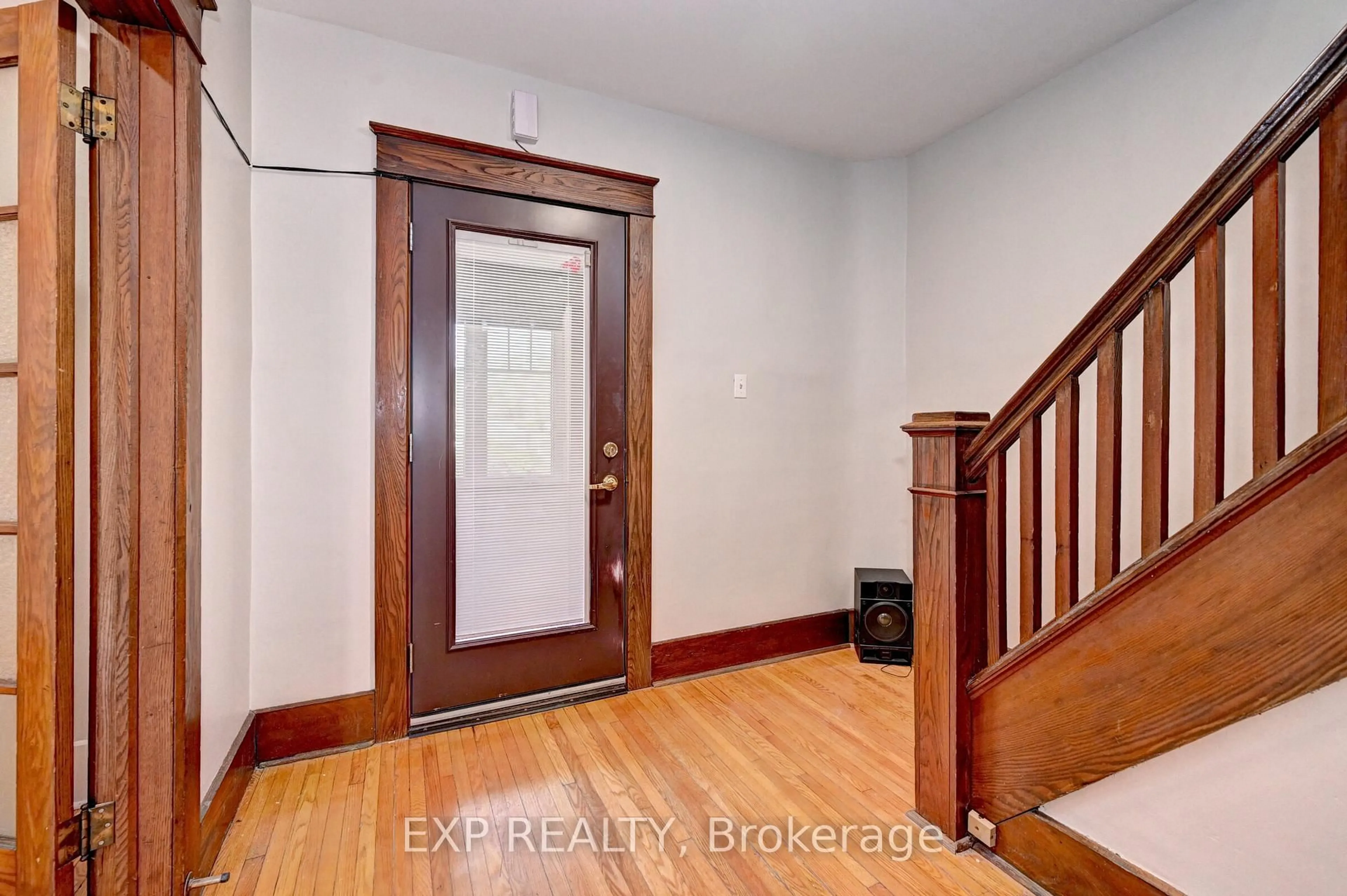 Indoor entryway for 147 Courtland Ave, Kitchener Ontario N2G 2T9