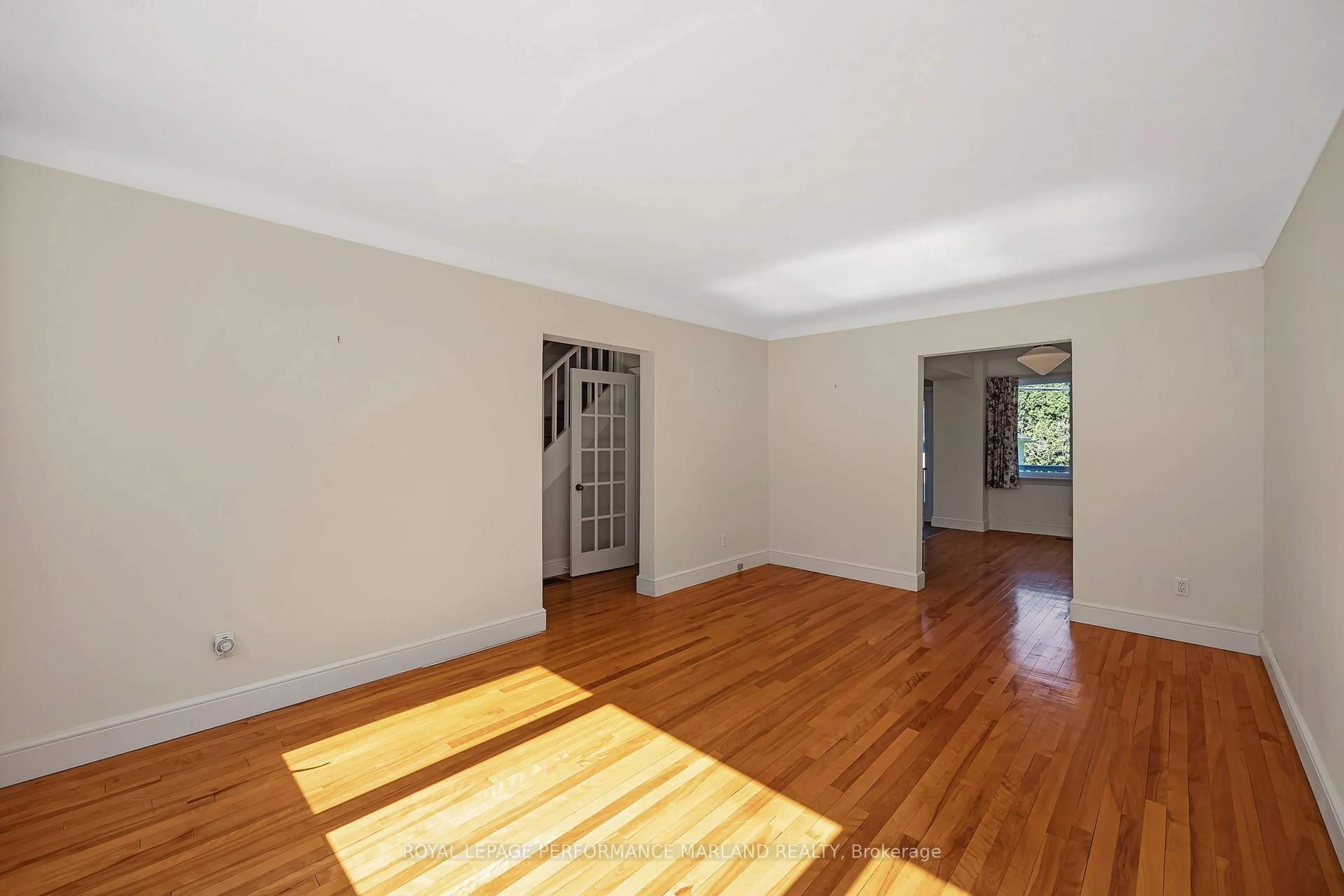 A pic of a room for 2064 Blossom Dr, Ottawa Ontario K1H 6G8
