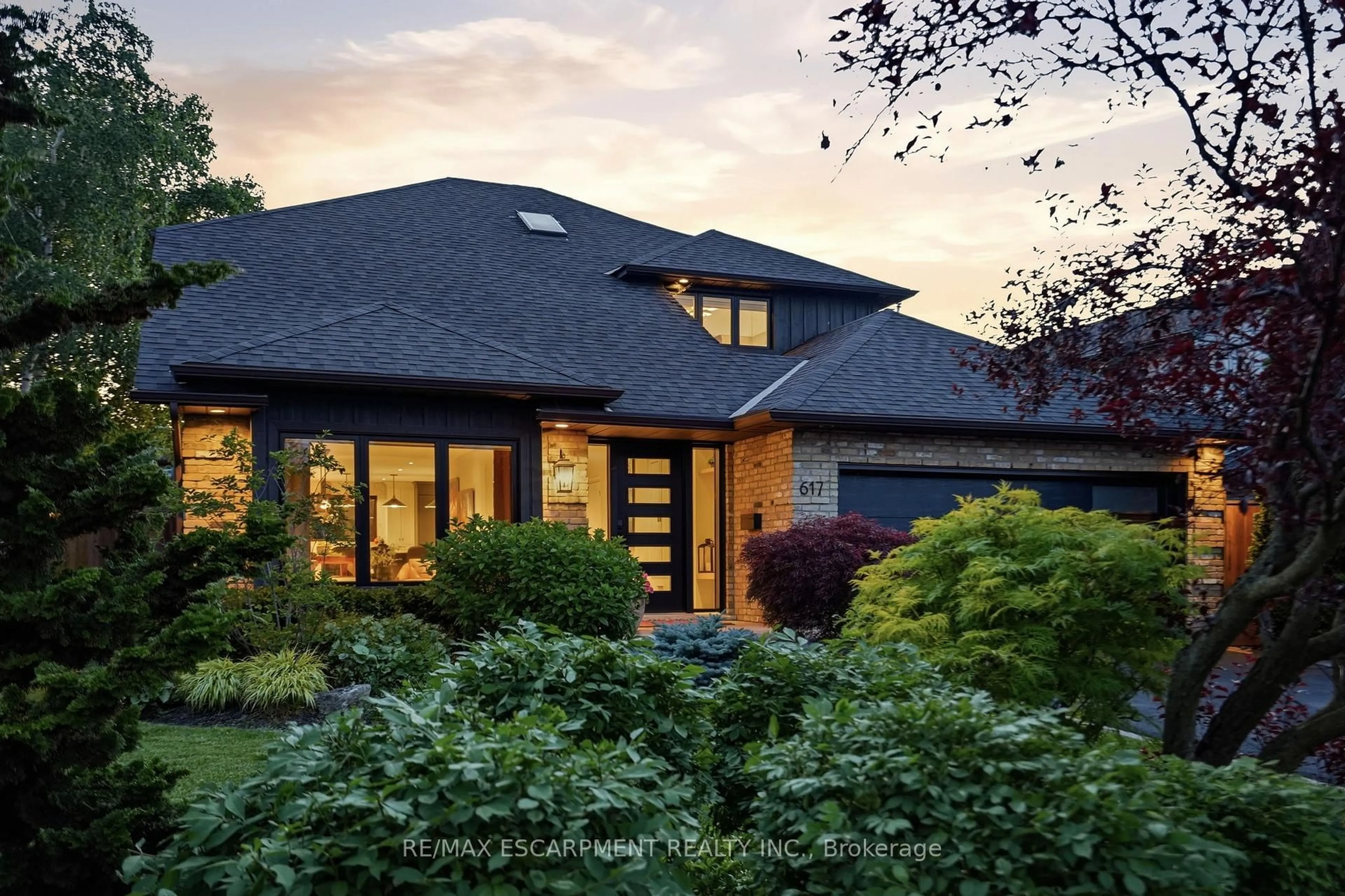 Home with brick exterior material, unknown for 617 Grays Rd, Hamilton Ontario L8E 2Z7