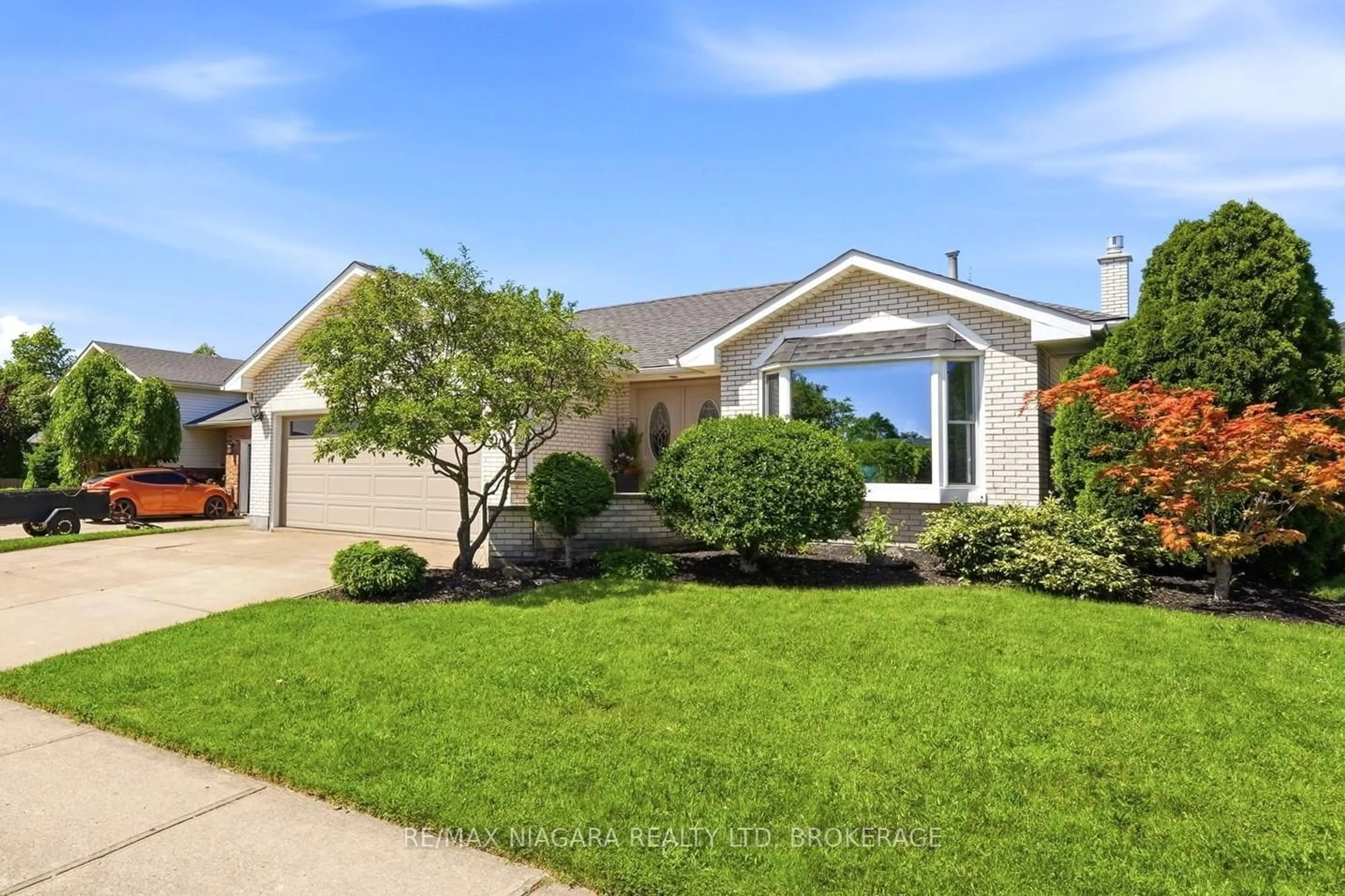 Home with vinyl exterior material, street for 8009 Preakness St, Niagara Falls Ontario L2H 2E8