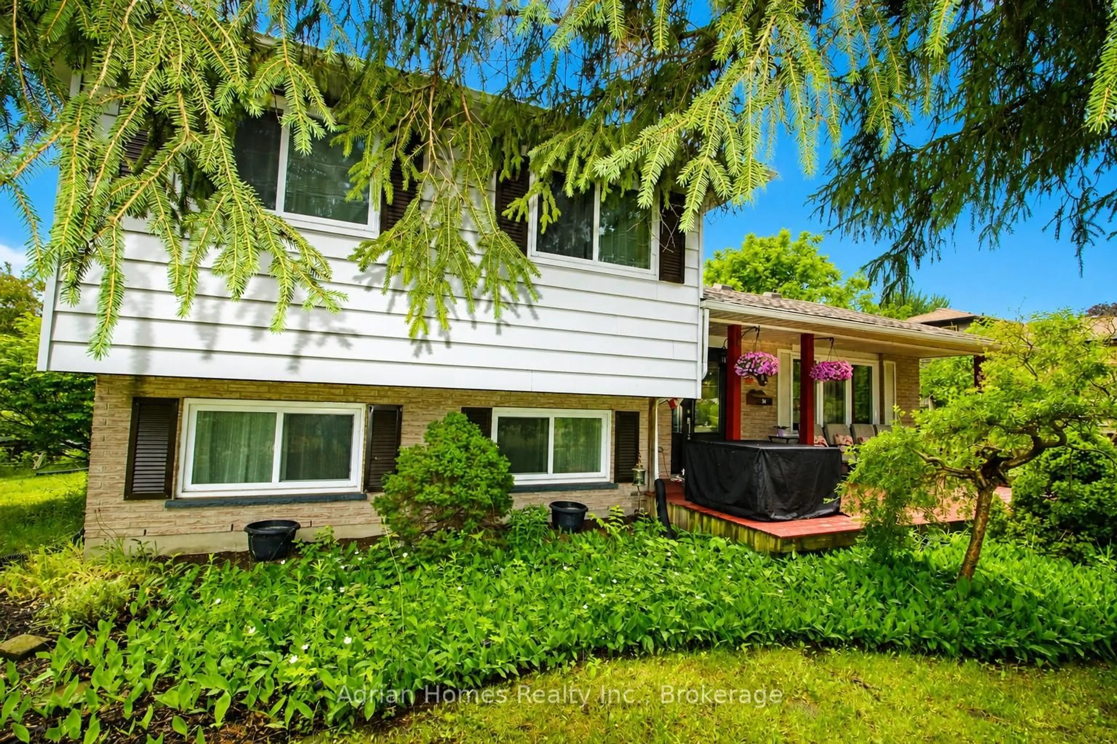 Home with vinyl exterior material, street for 121 Melita St, Ingersoll Ontario N5C 3T3