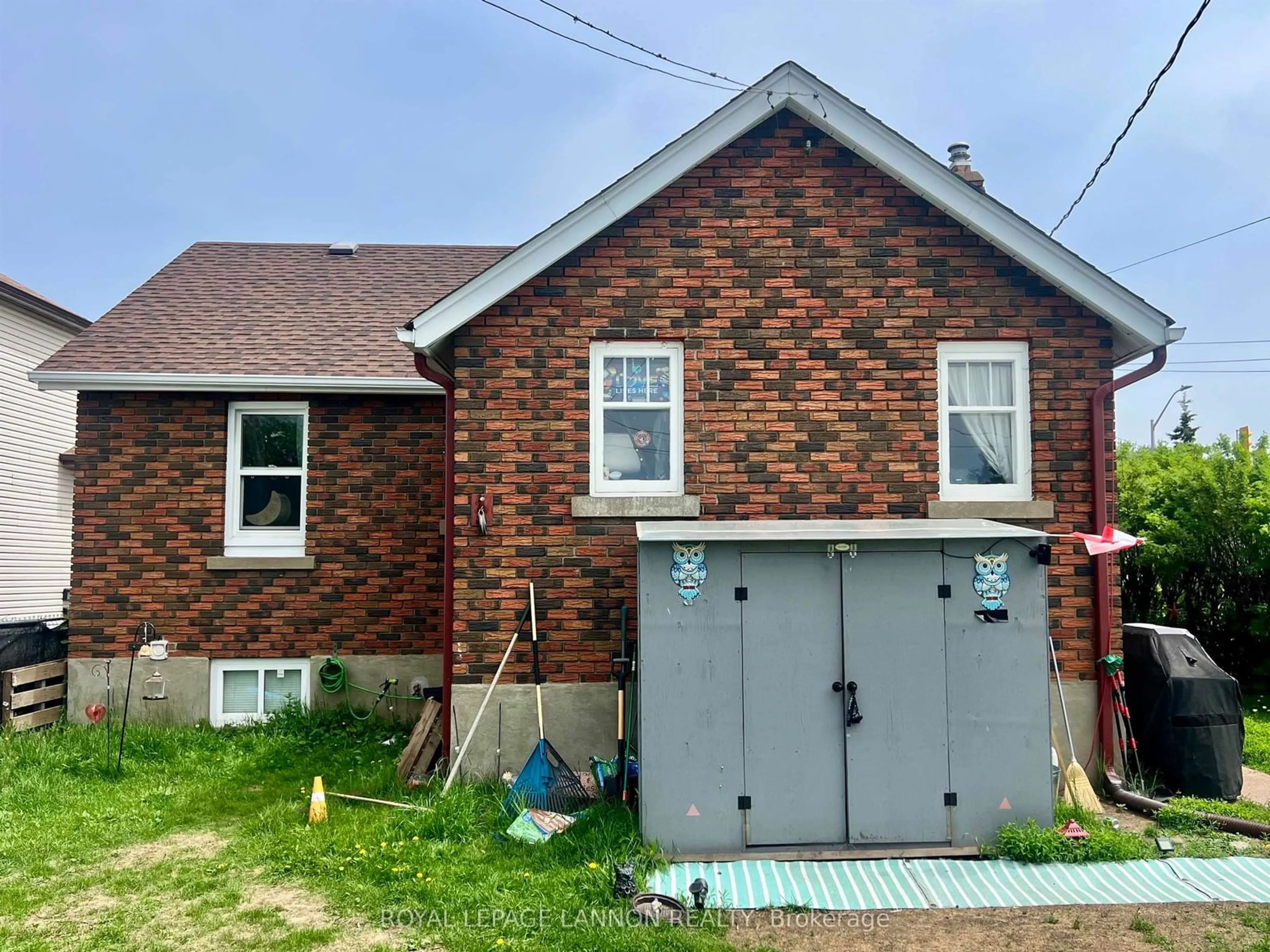 Home with brick exterior material, building for 715 May St, Thunder Bay Ontario P7C 3S1