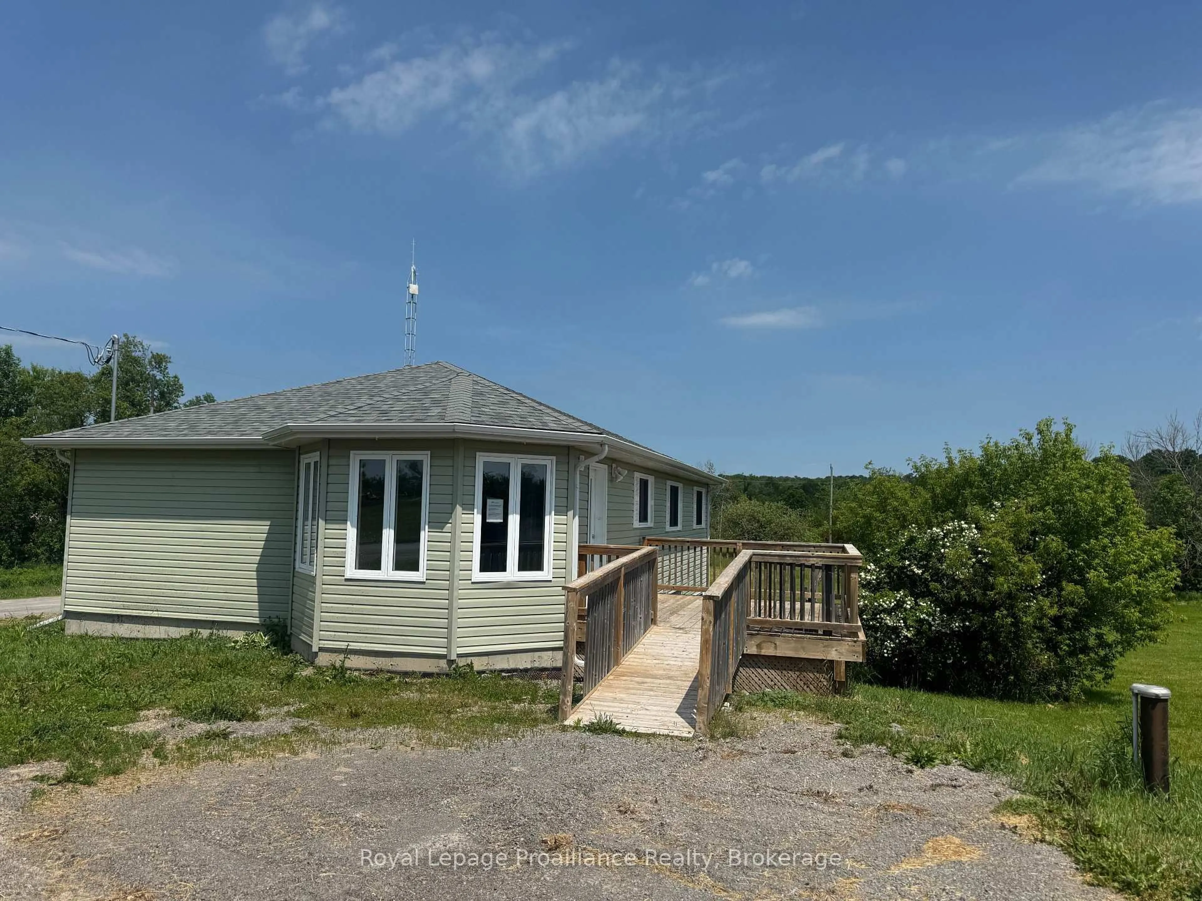 A pic from outside/outdoor area/front of a property/back of a property/a pic from drone, building for 12 Malone Quarry Rd, Limoges Ontario K0K 2M0