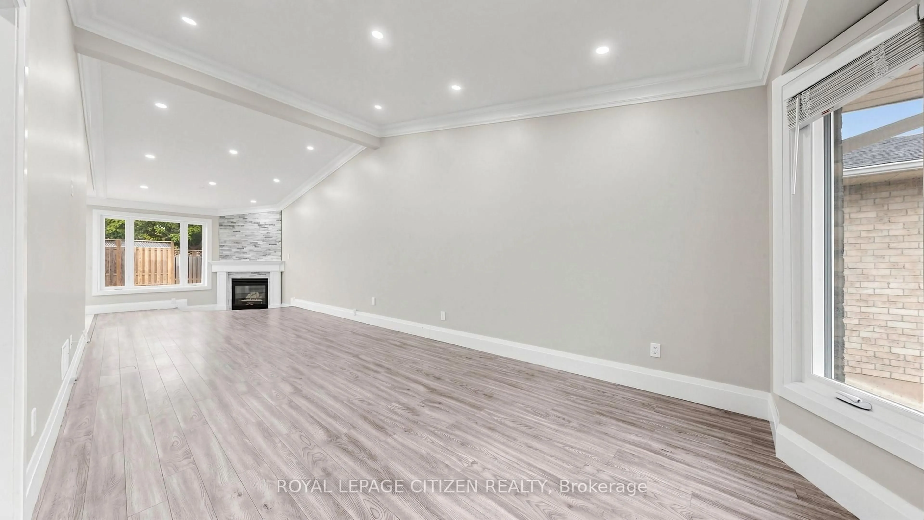 A pic of a room for 27 Emperor Ave, Hamilton Ontario L9B 2E6