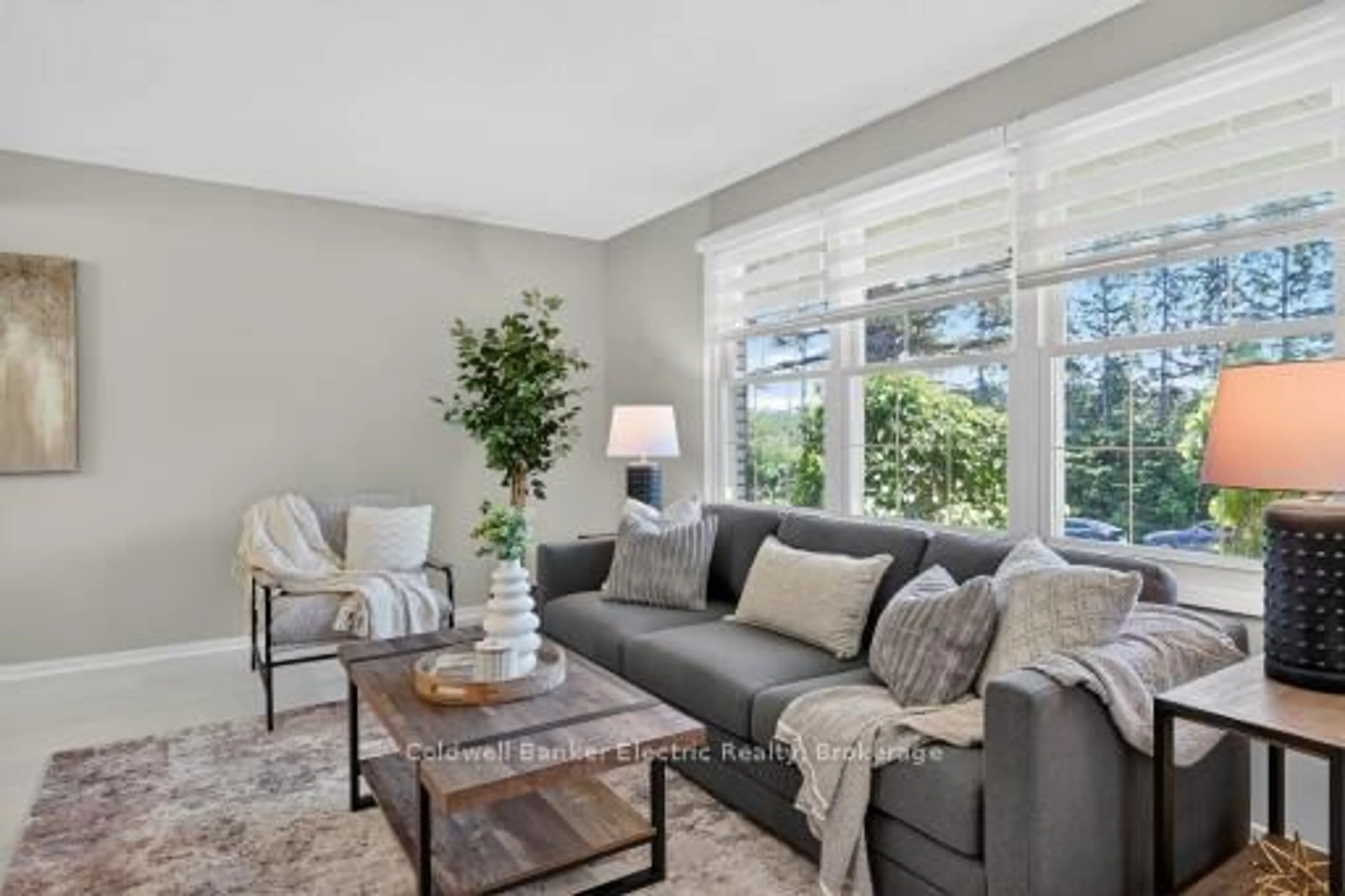 Living room with furniture, unknown for 197 Patricia Cres, Selwyn Ontario K9J 6X4