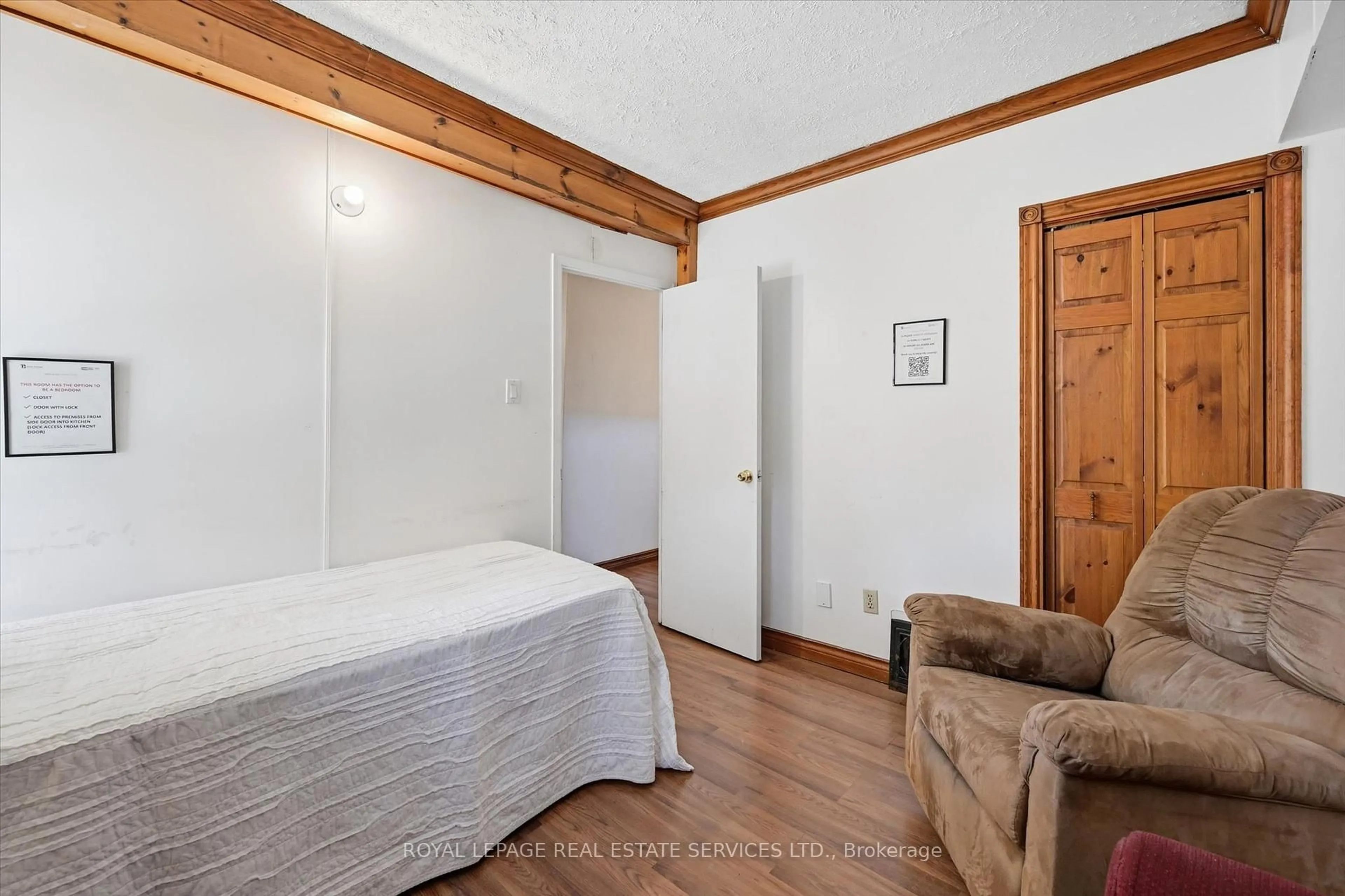 A pic of a room for 70 Ward Ave, Hamilton Ontario L8S 2E9