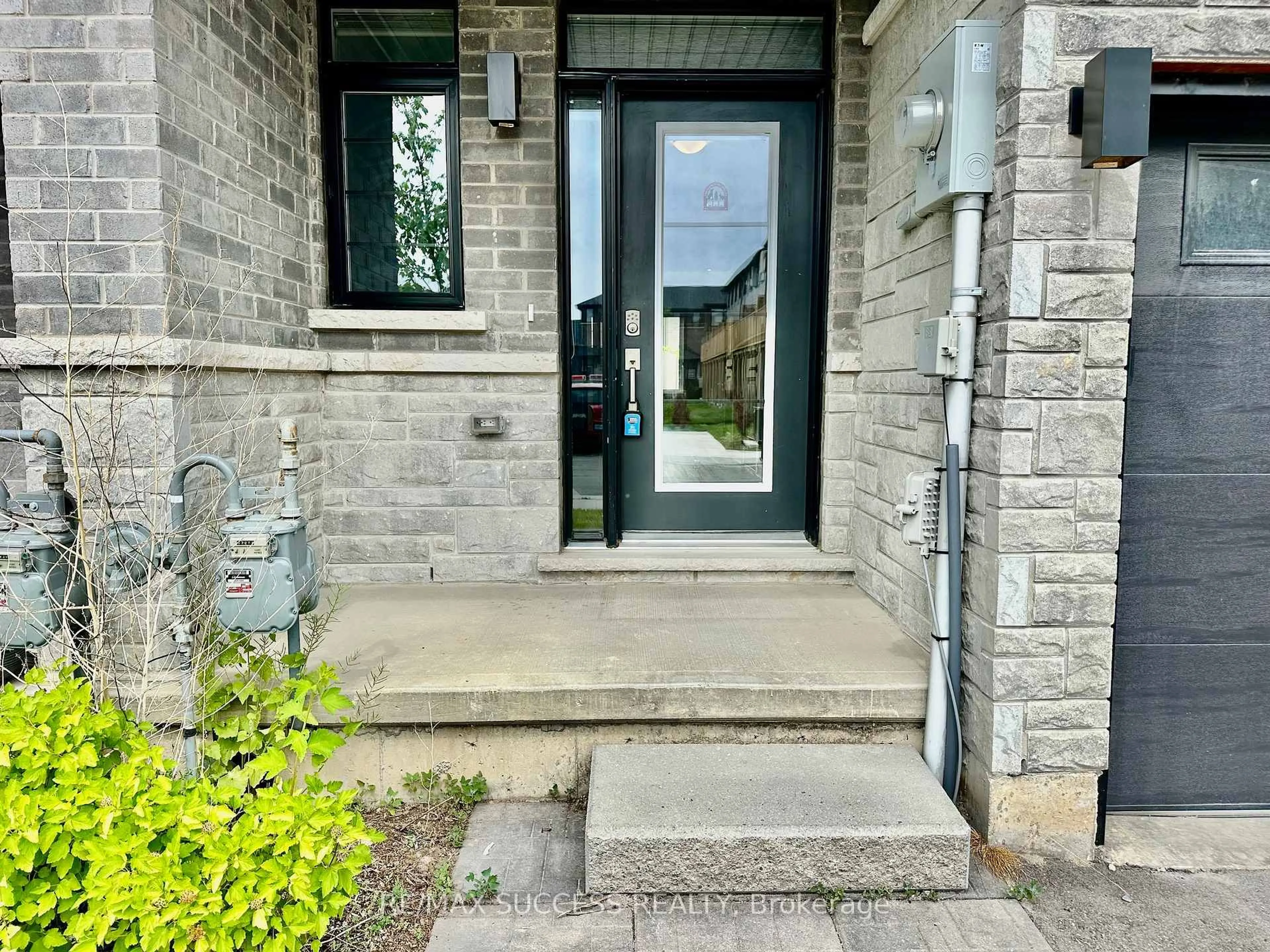 Indoor entryway for 461 Blackburn Dr #22, Brantford Ontario N3T 0W9