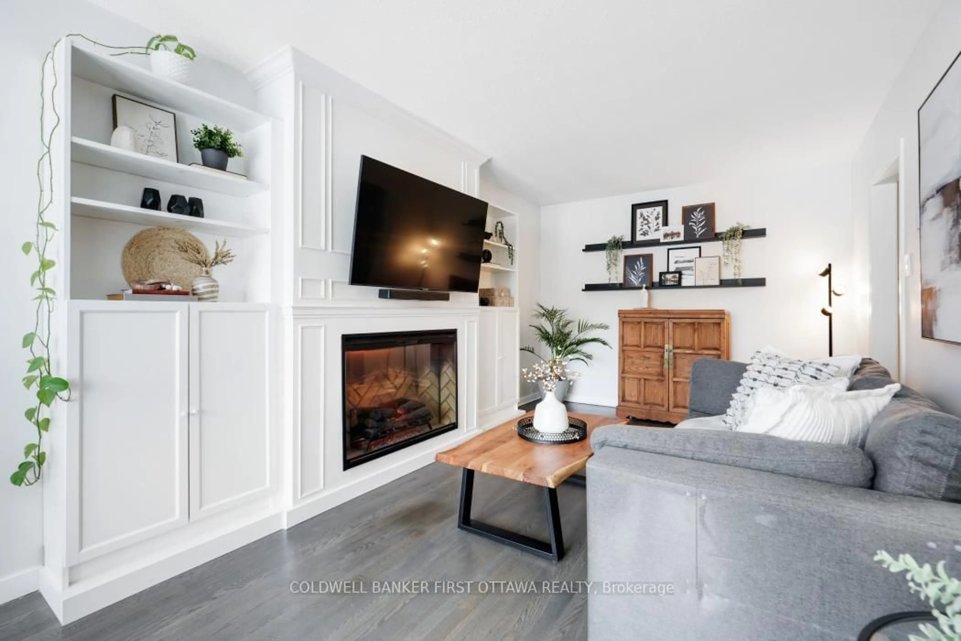Living room with furniture, unknown for 2682B Moncton Rd, Ottawa Ontario K2B 7W1