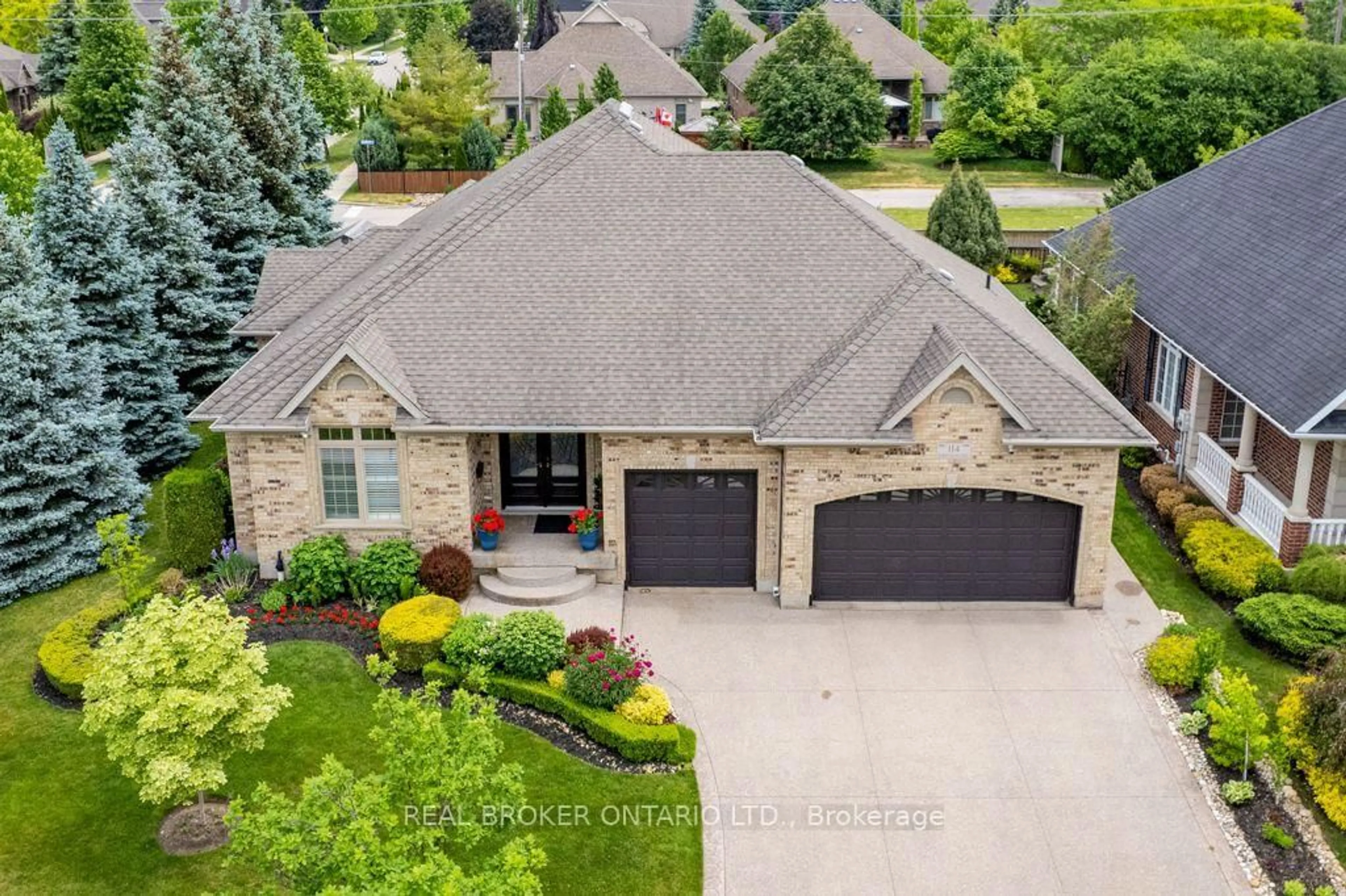 A pic from outside/outdoor area/front of a property/back of a property/a pic from drone, street for 114 Pennsylvania Cres, Kitchener Ontario N2P 2S6
