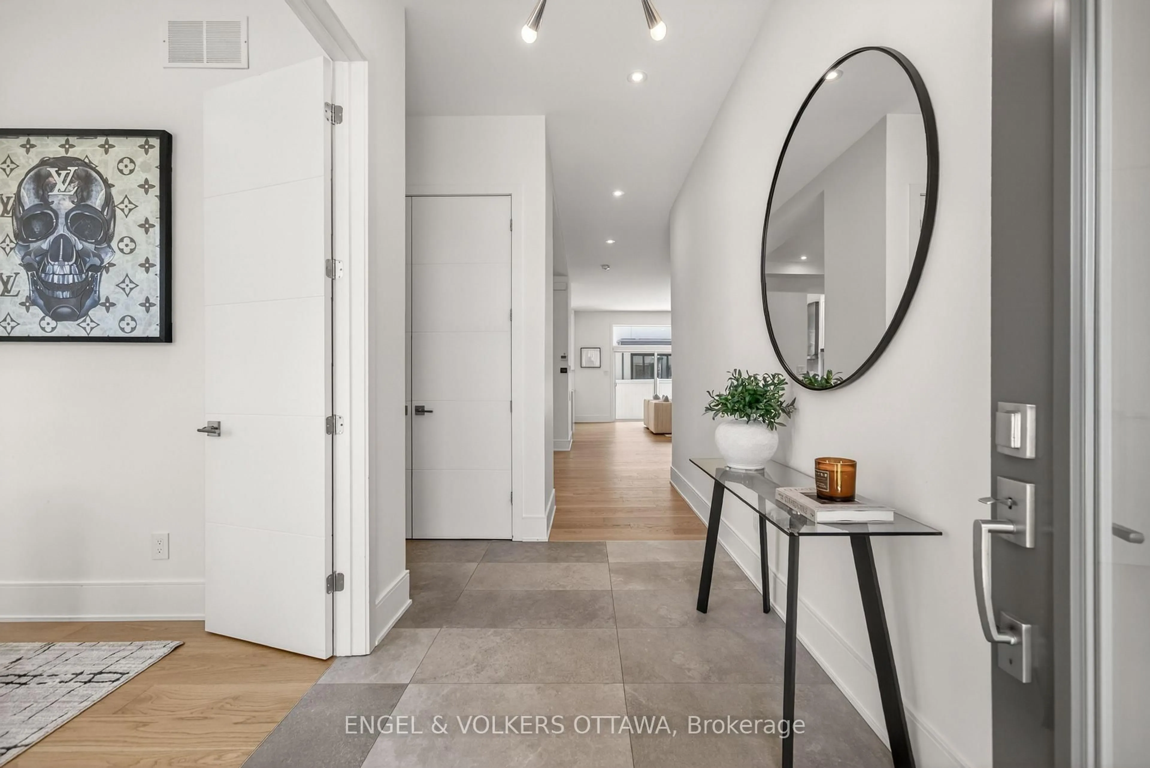 Indoor entryway for 102 Granton Ave, Ottawa Ontario K2G 1X5