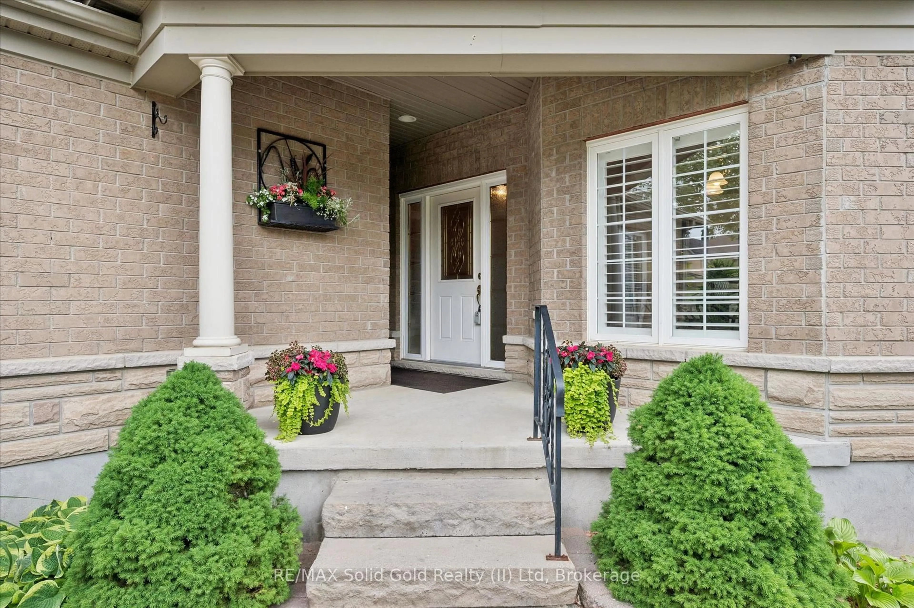 Indoor entryway for 819 Creekside Dr, Waterloo Ontario N2V 2S6