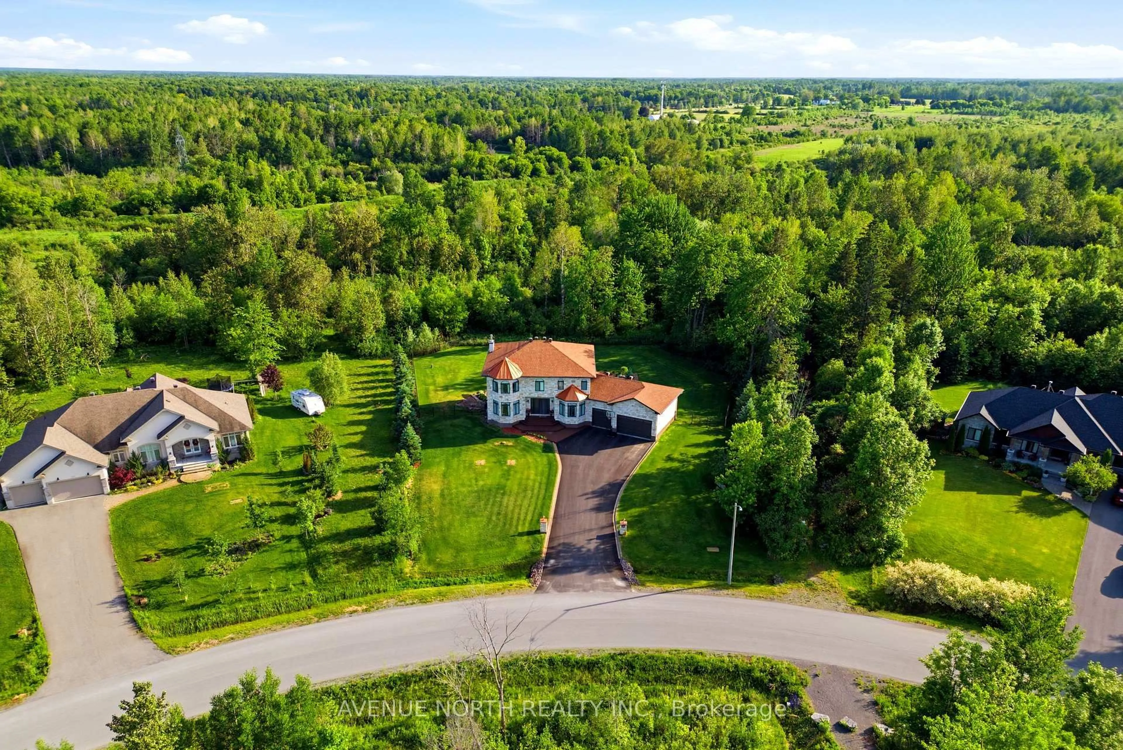A pic from outside/outdoor area/front of a property/back of a property/a pic from drone, unknown for 699 Ballycastle Cres, Ottawa Ontario K1X 0A4