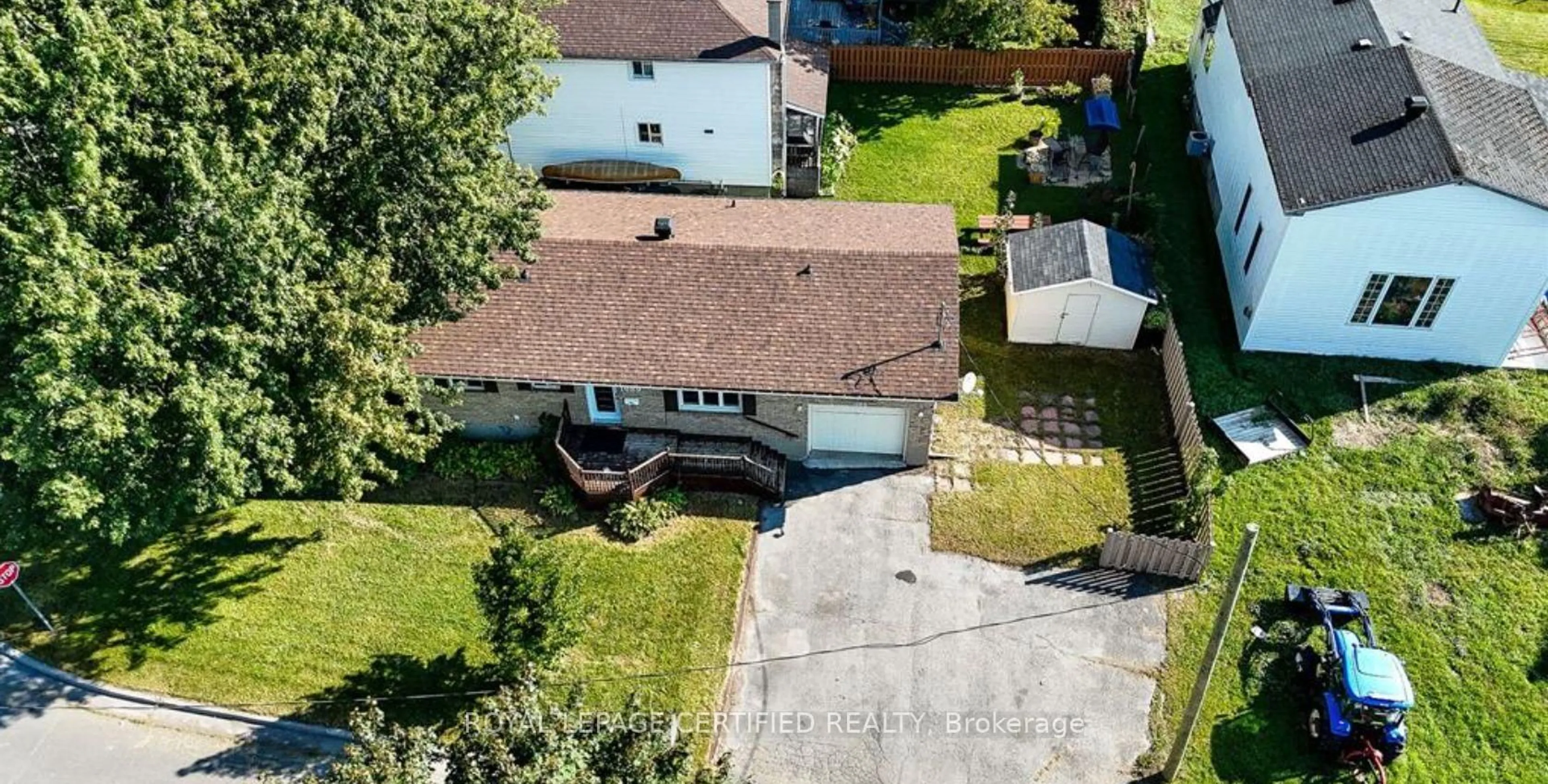 A pic from outside/outdoor area/front of a property/back of a property/a pic from drone, street for 1089 ROY Ave, Cornwall Ontario K6H 4C2
