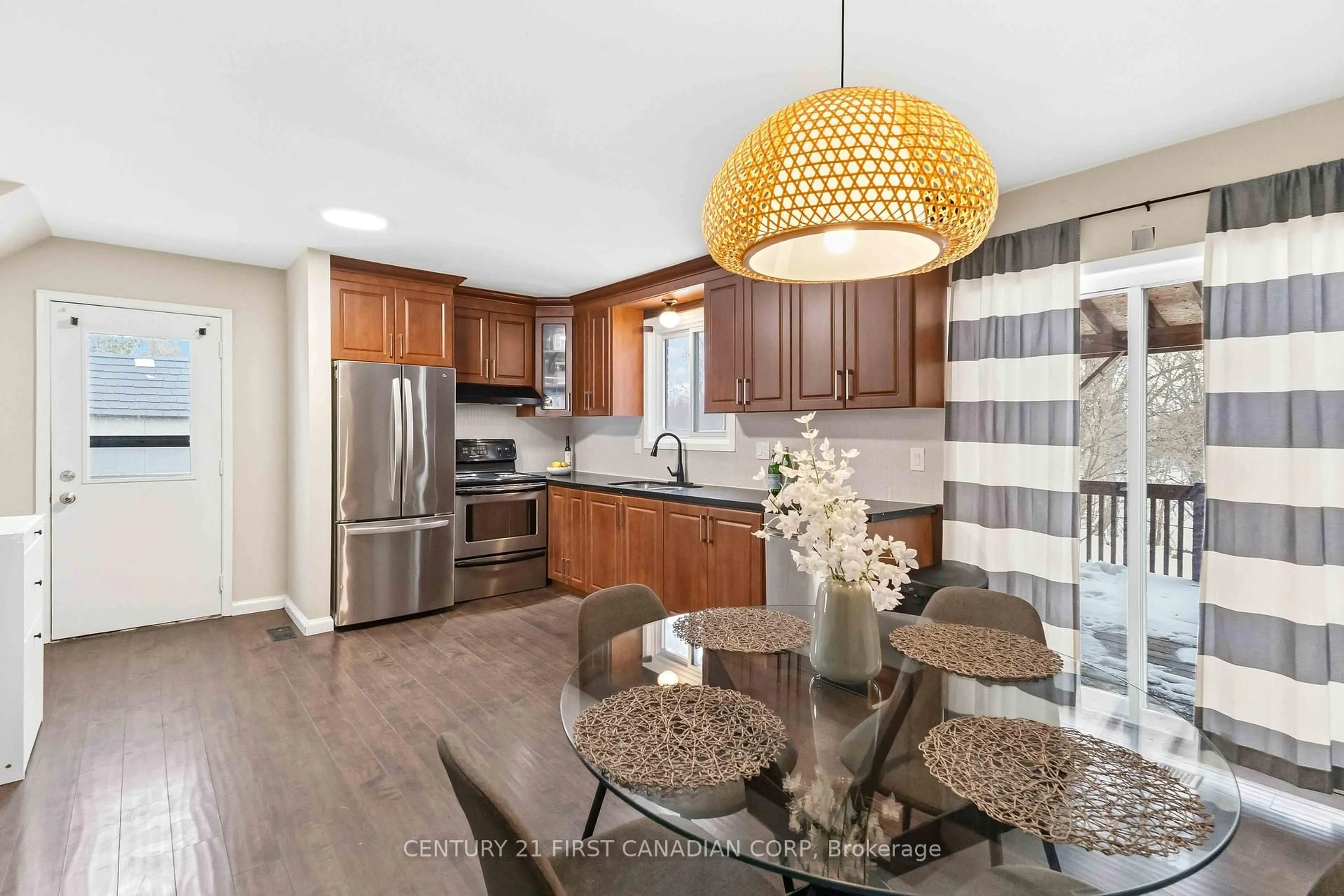 Open concept kitchen, unknown for 40 Culver Crt, London East Ontario N5V 3E8