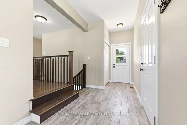 74 Oak Ave, Petawawa 2