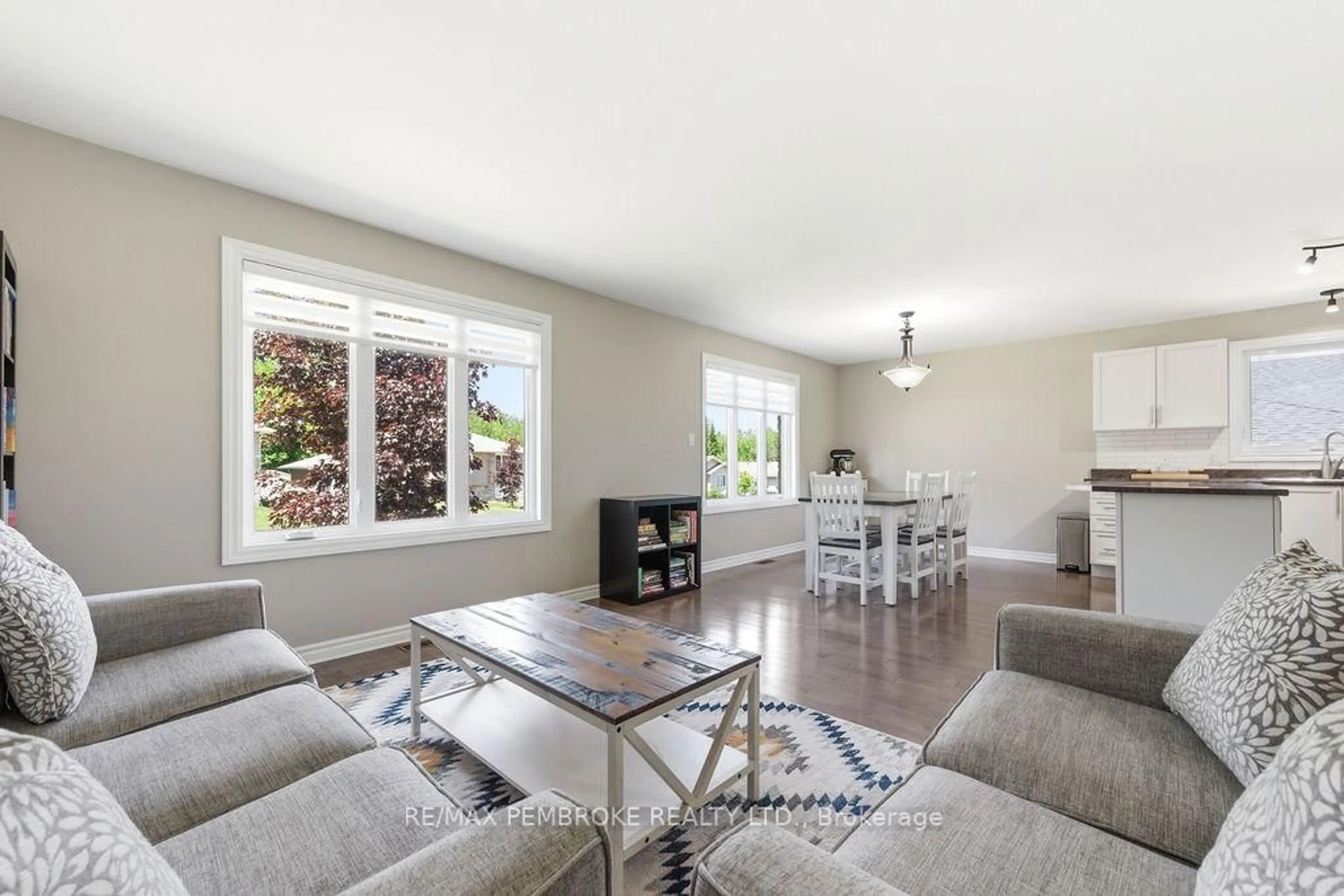 Living room with furniture, unknown for 74 Oak Ave, Petawawa Ontario K8H 0B5