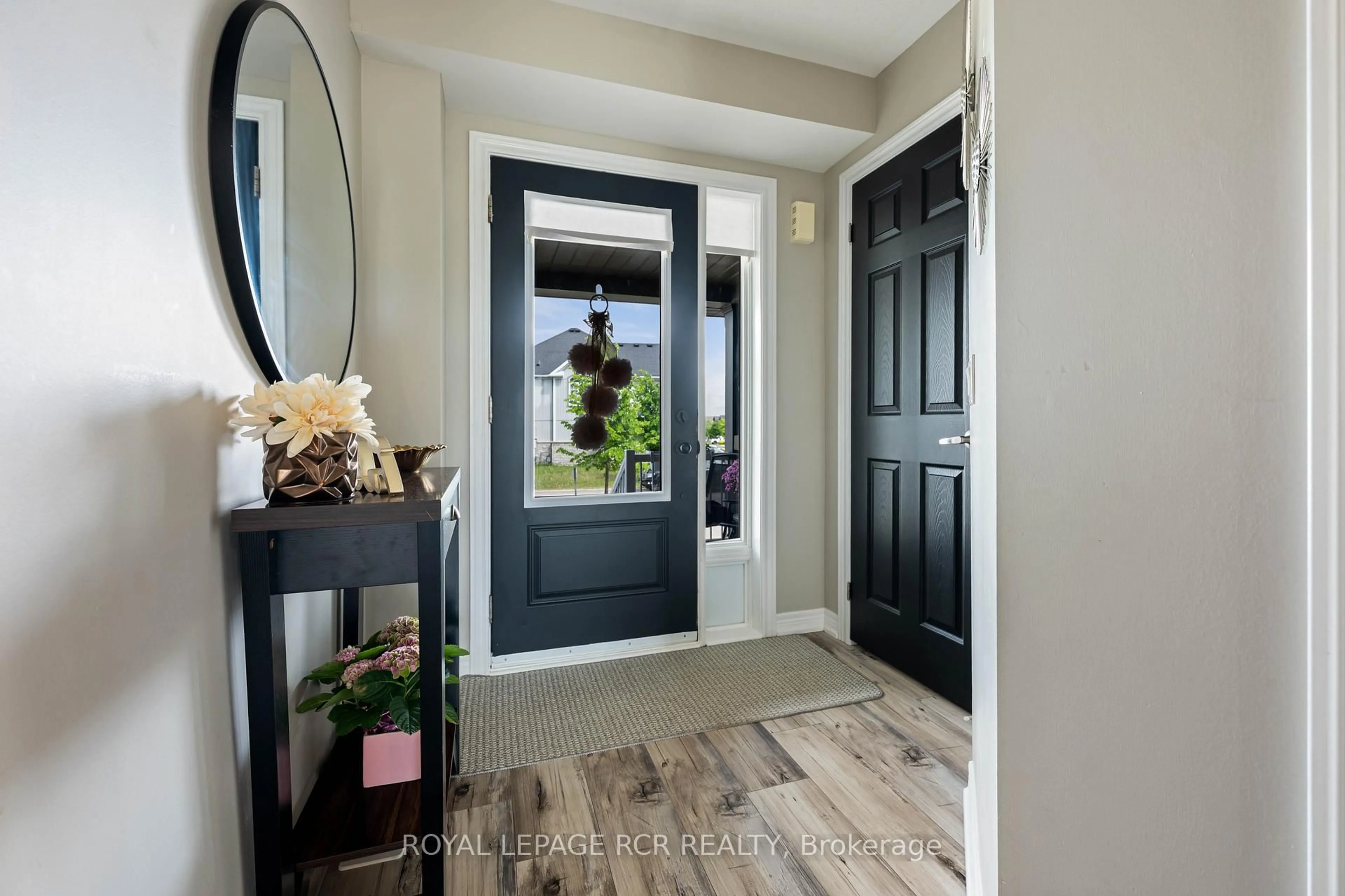 Indoor entryway for 829 Cook Cres, Shelburne Ontario L9V 3T9