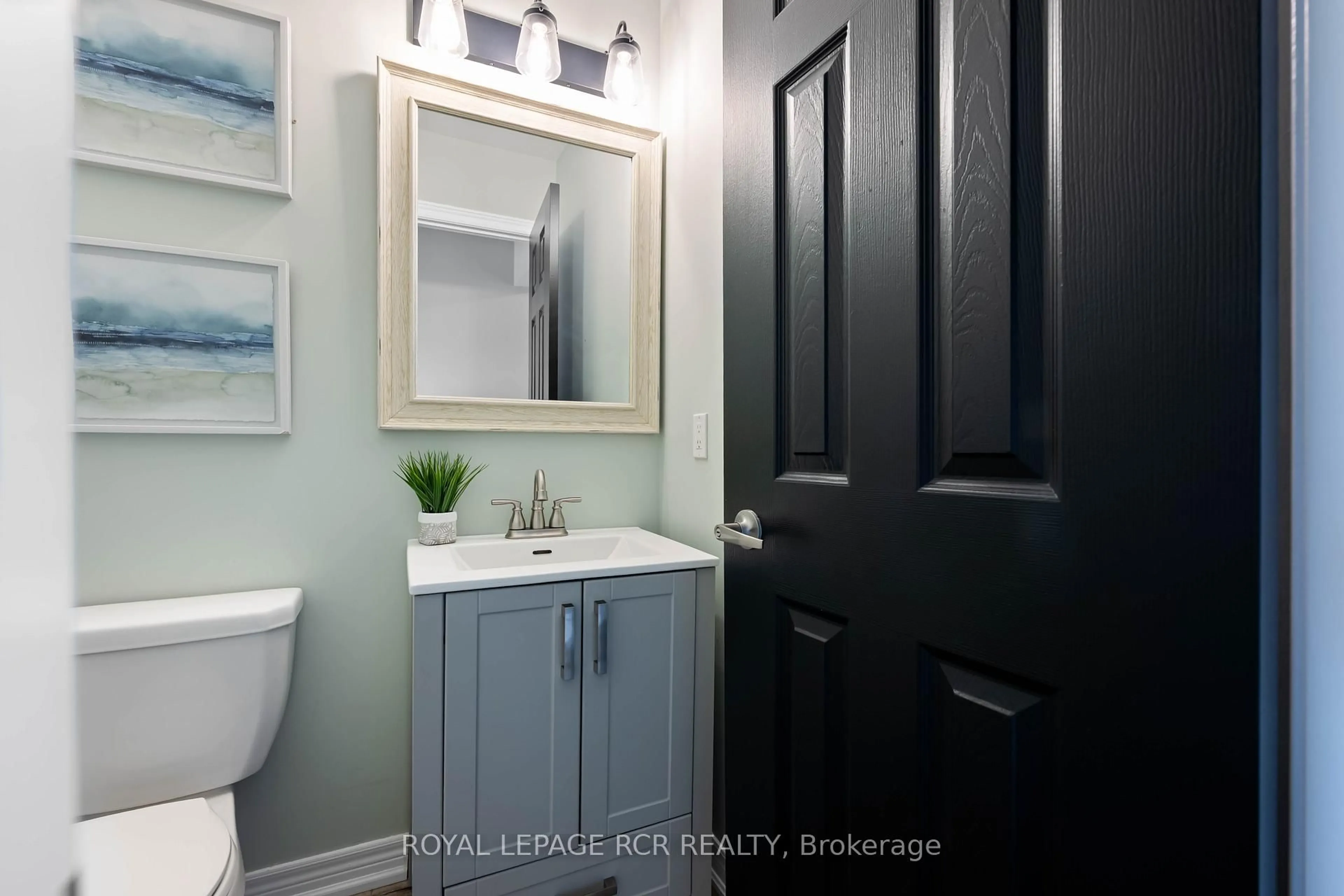 Contemporary bathroom, ceramic/tile floor for 829 Cook Cres, Shelburne Ontario L9V 3T9