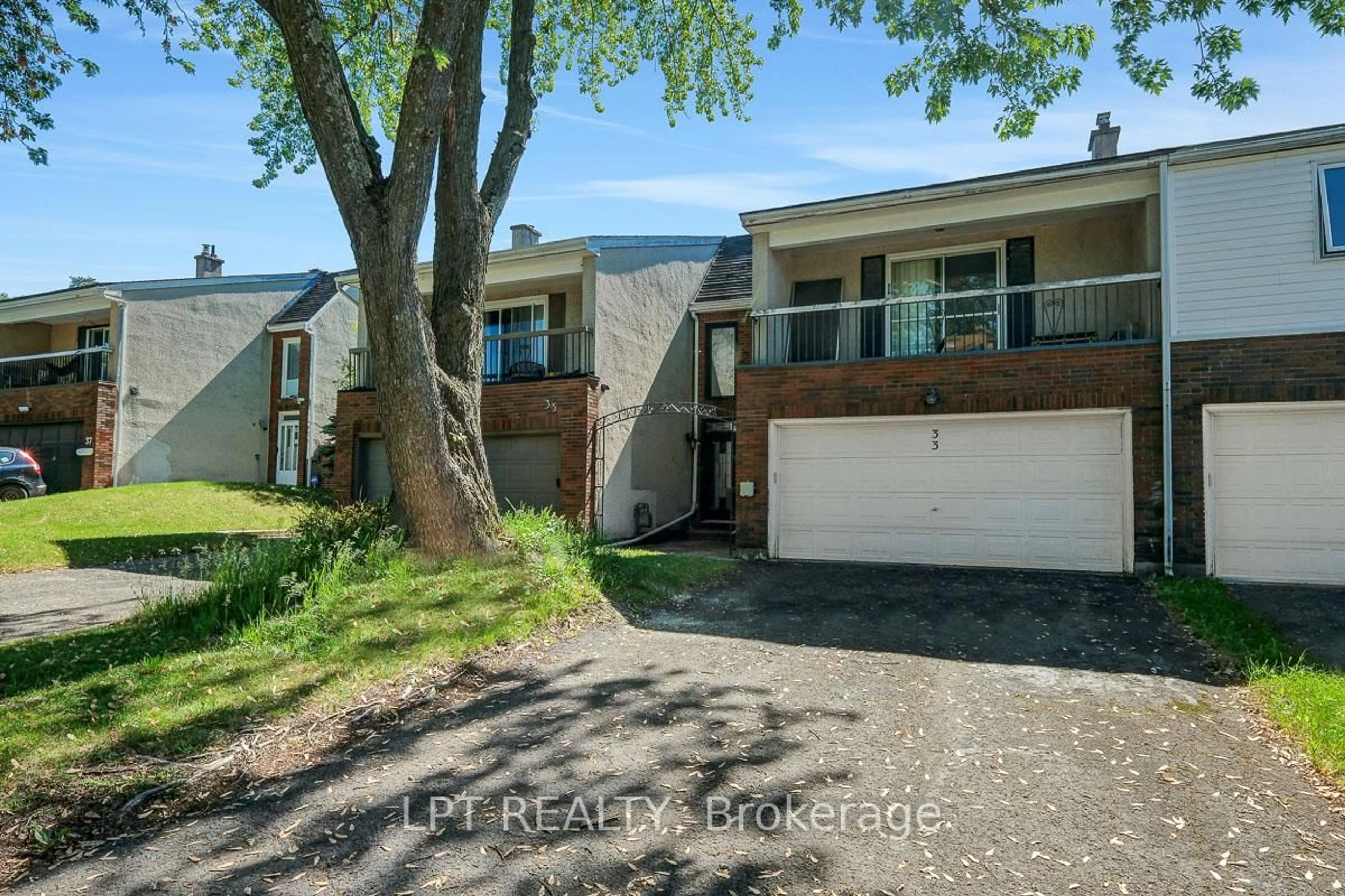 Unknown for 33 Estelle Cres, Ottawa Ontario K2H 5W9